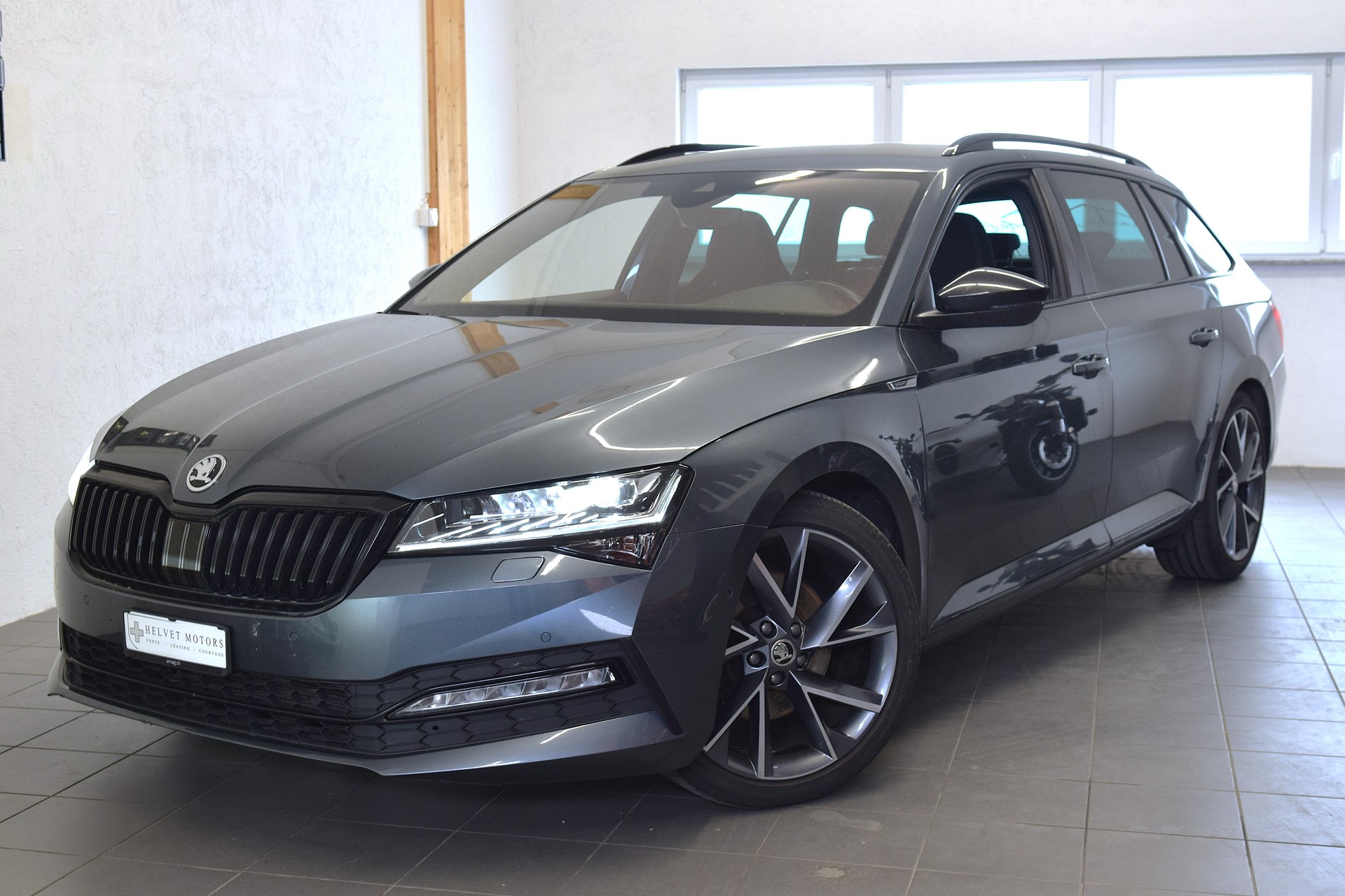 SKODA Superb Combi 2.0 TDi SportLine 4x4 DSG-image-0