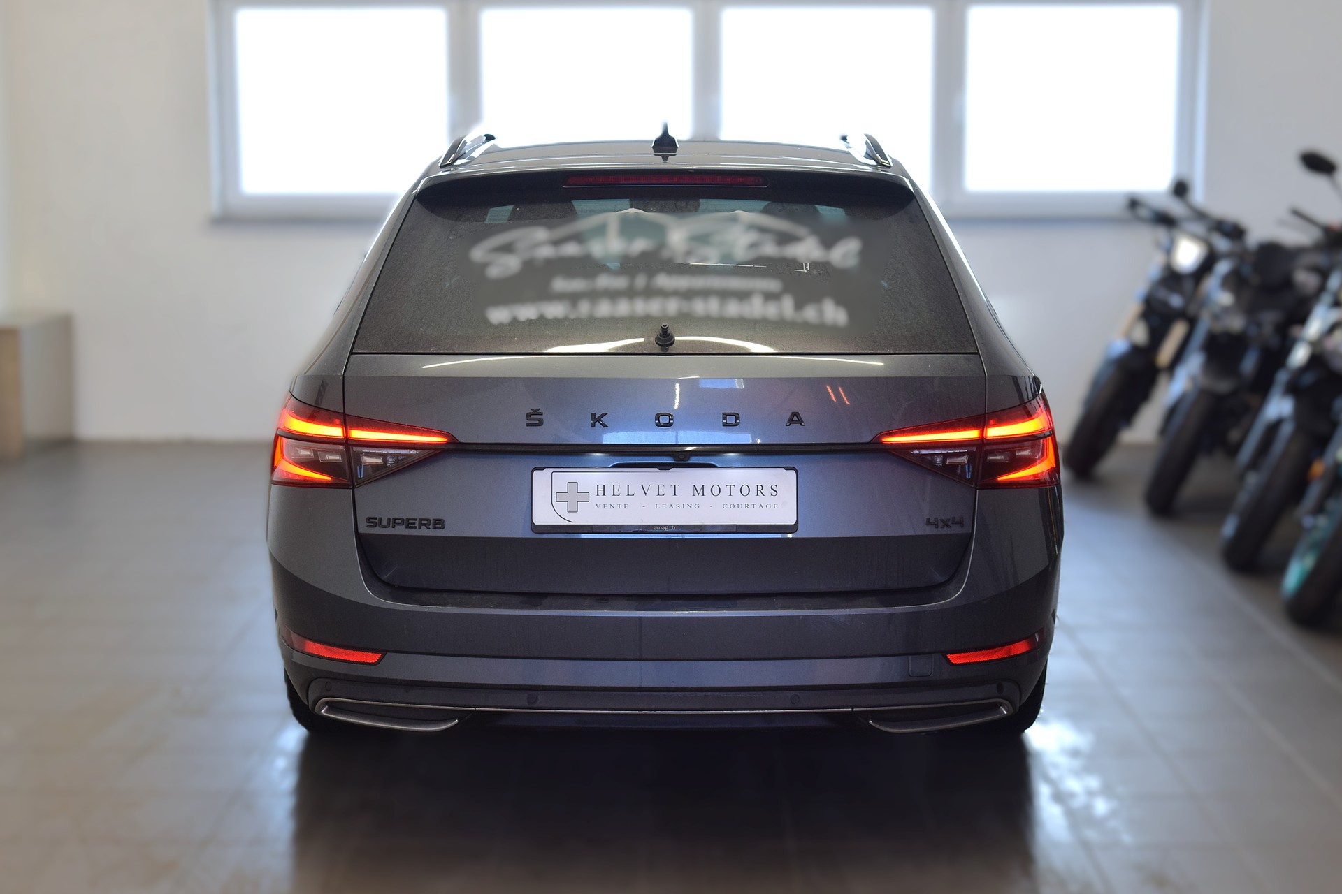 SKODA Superb Combi 2.0 TDi SportLine 4x4 DSG-image-3