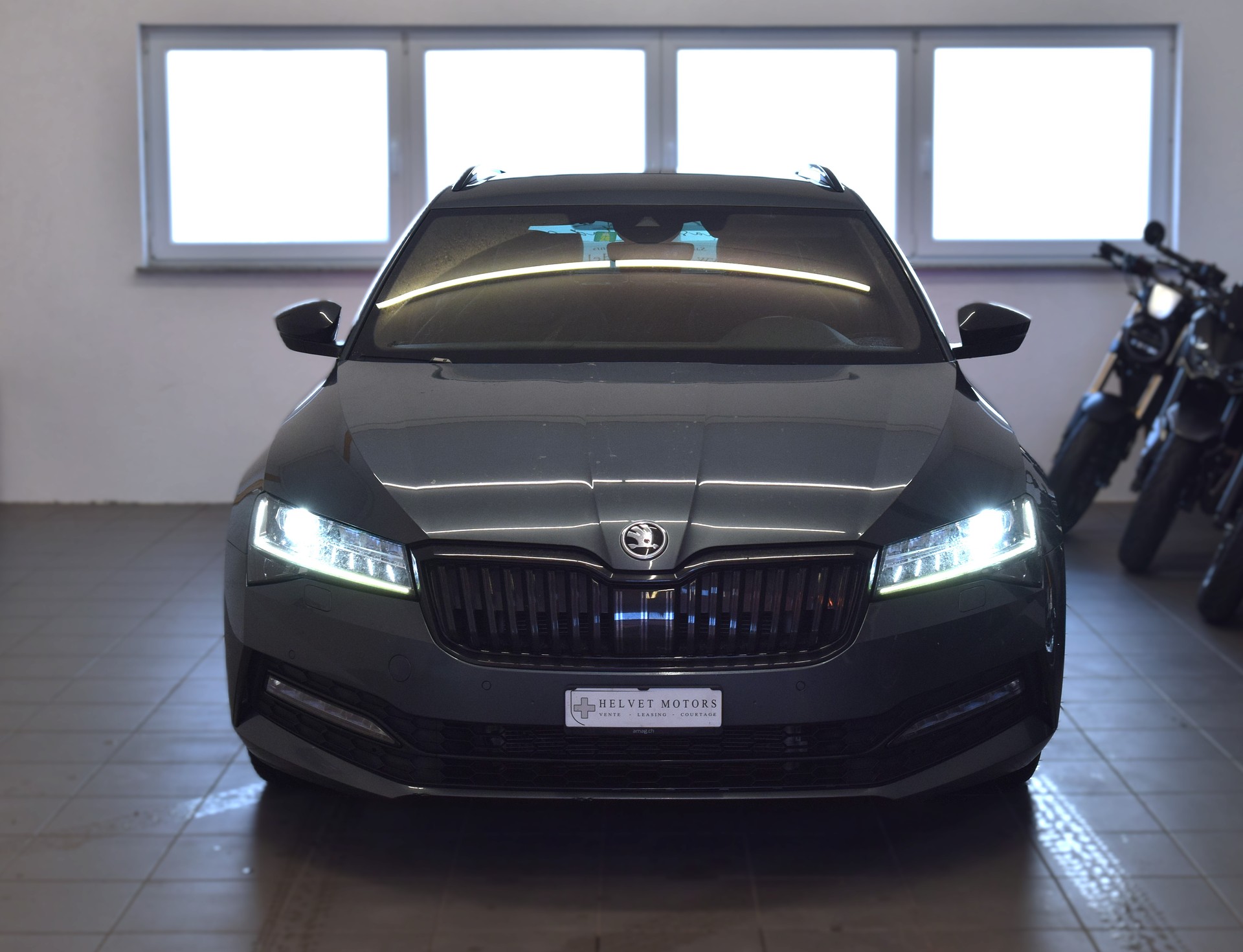 SKODA Superb Combi 2.0 TDi SportLine 4x4 DSG-image-1