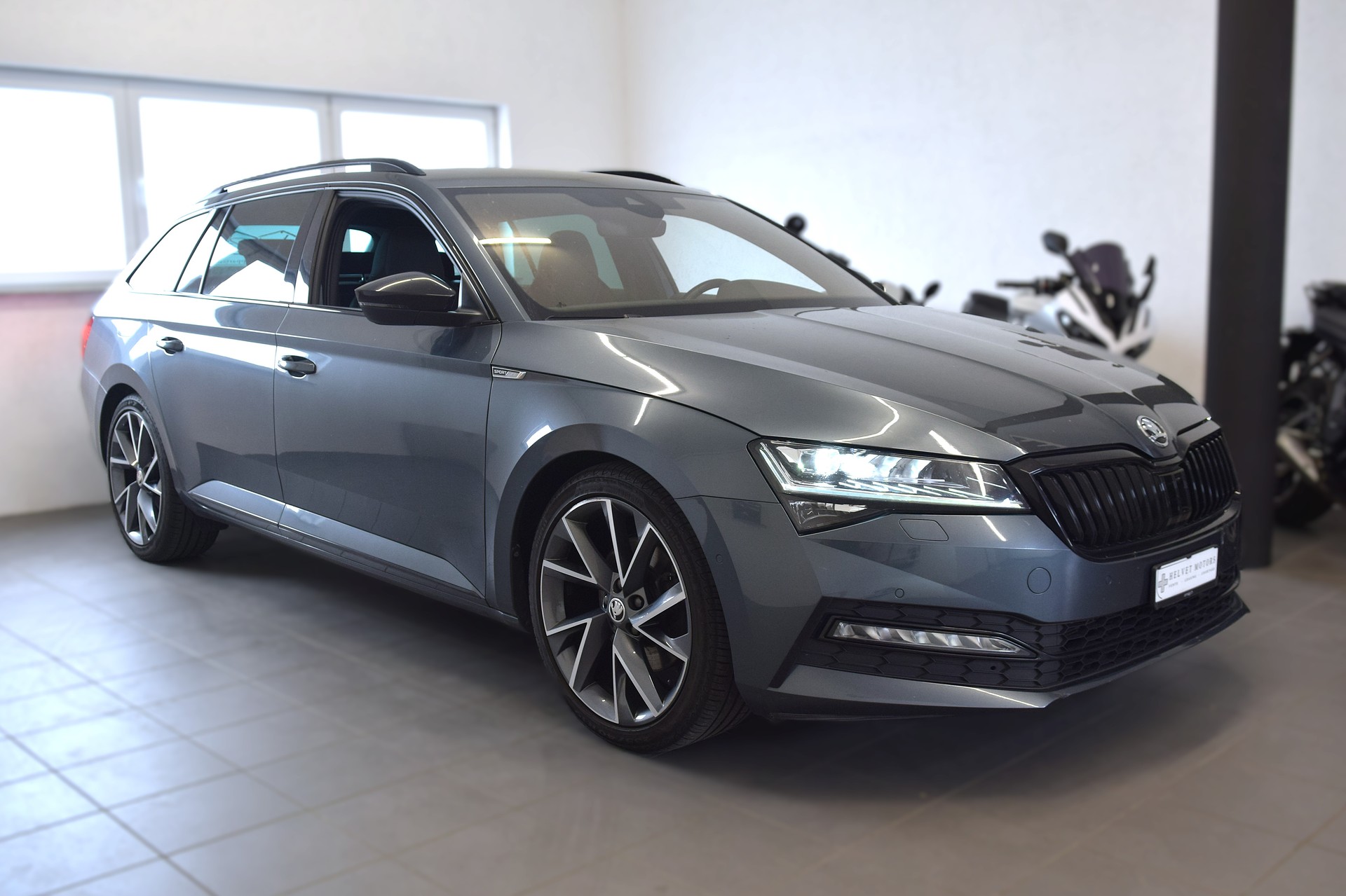 SKODA Superb Combi 2.0 TDi SportLine 4x4 DSG-image-2