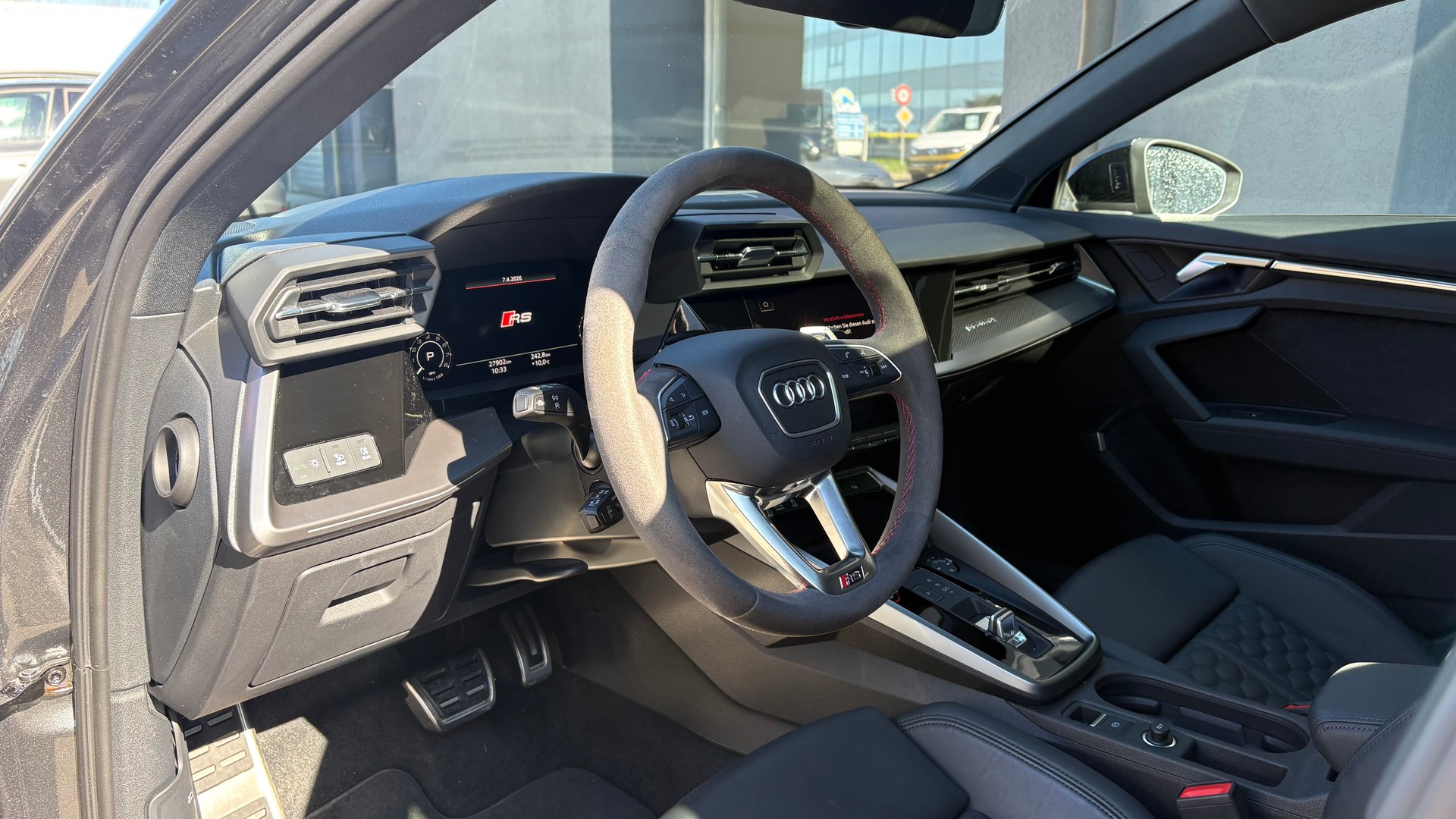AUDI RS3 Limousine 2.5 TSI quattro S-tronic-image-5