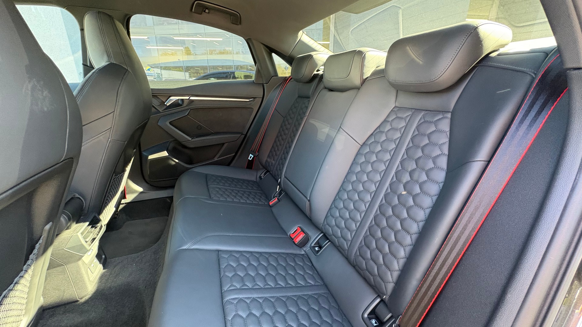 AUDI RS3 Limousine 2.5 TSI quattro S-tronic-image-6