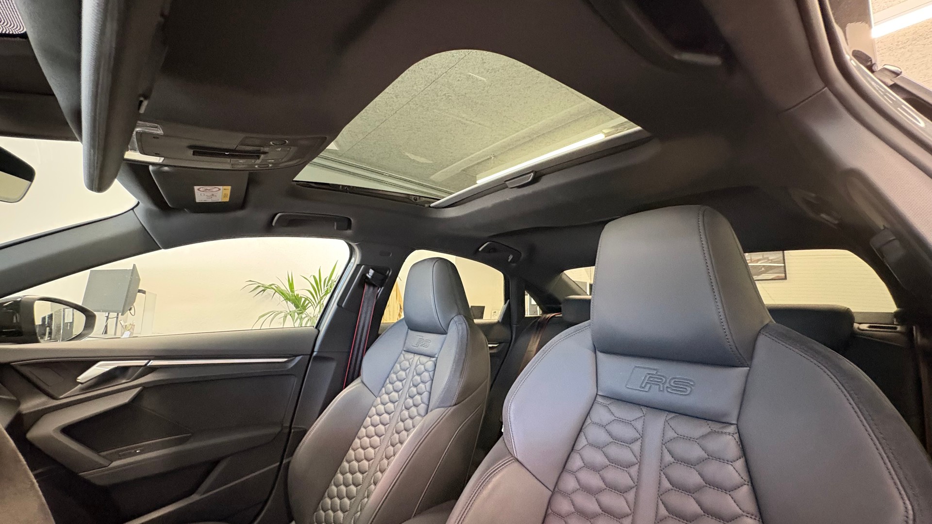 AUDI RS3 Limousine 2.5 TSI quattro S-tronic-image-10