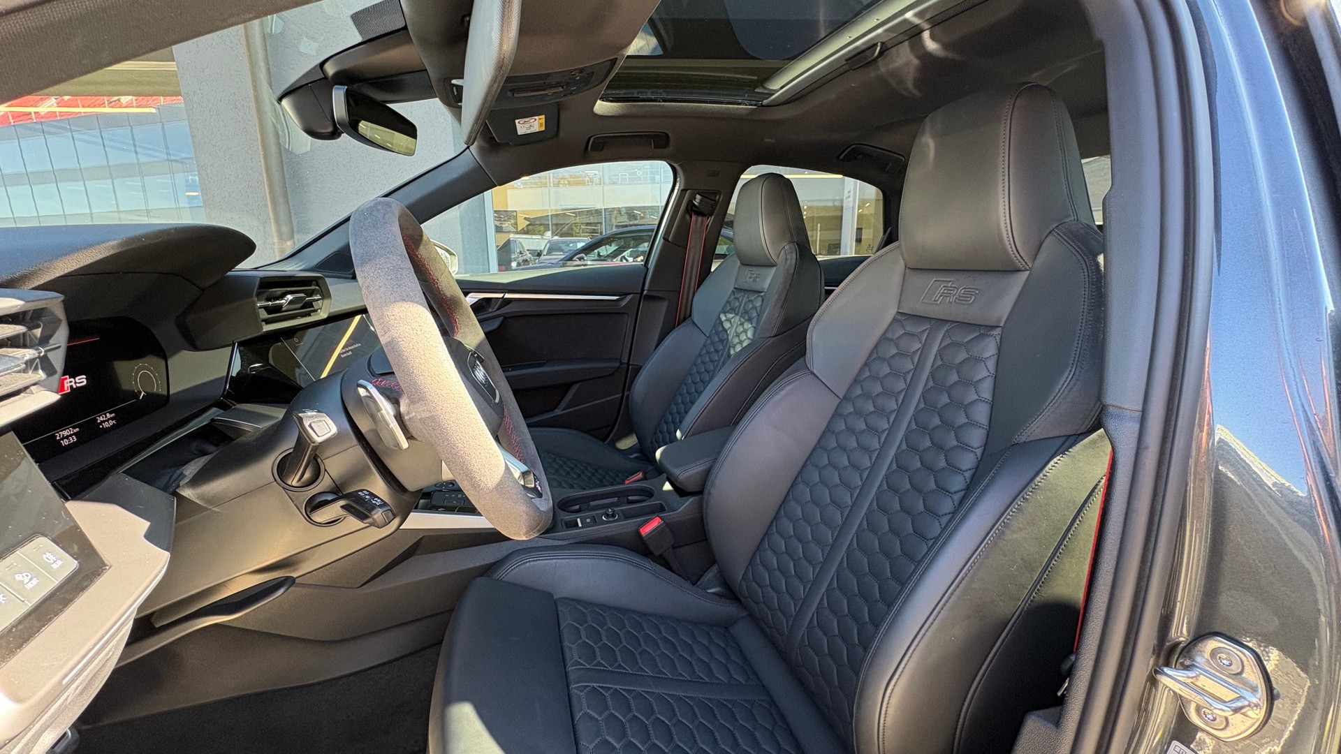 AUDI RS3 Limousine 2.5 TSI quattro S-tronic-image-4