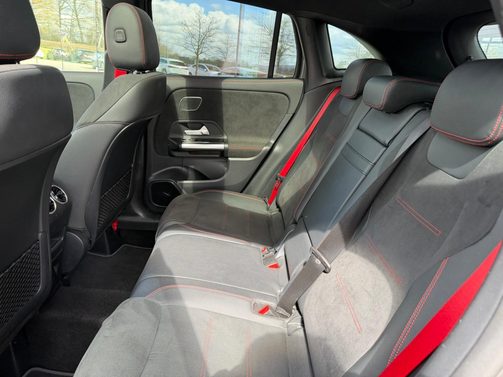 MERCEDES-BENZ GLA 35 AMG 4Matic 8G-Speedshift DCT-image-13