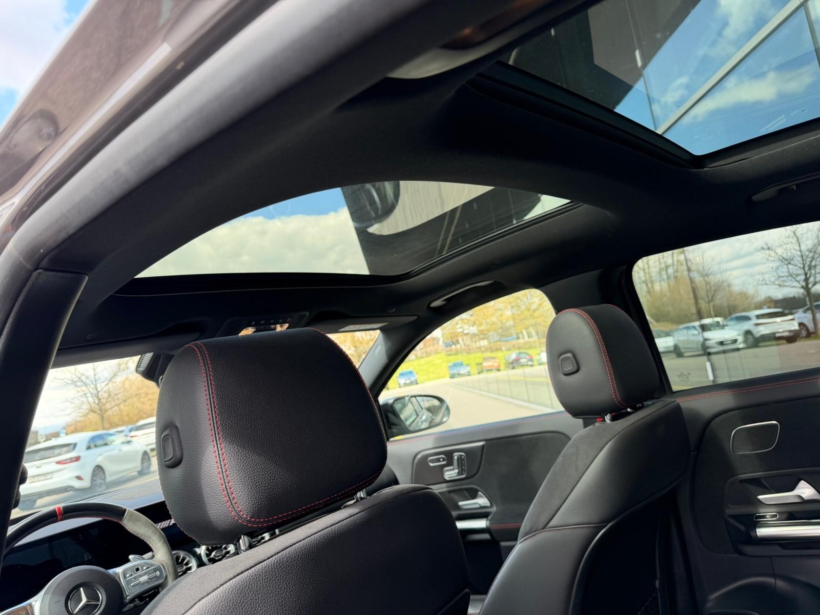 MERCEDES-BENZ GLA 35 AMG 4Matic 8G-Speedshift DCT-image-12