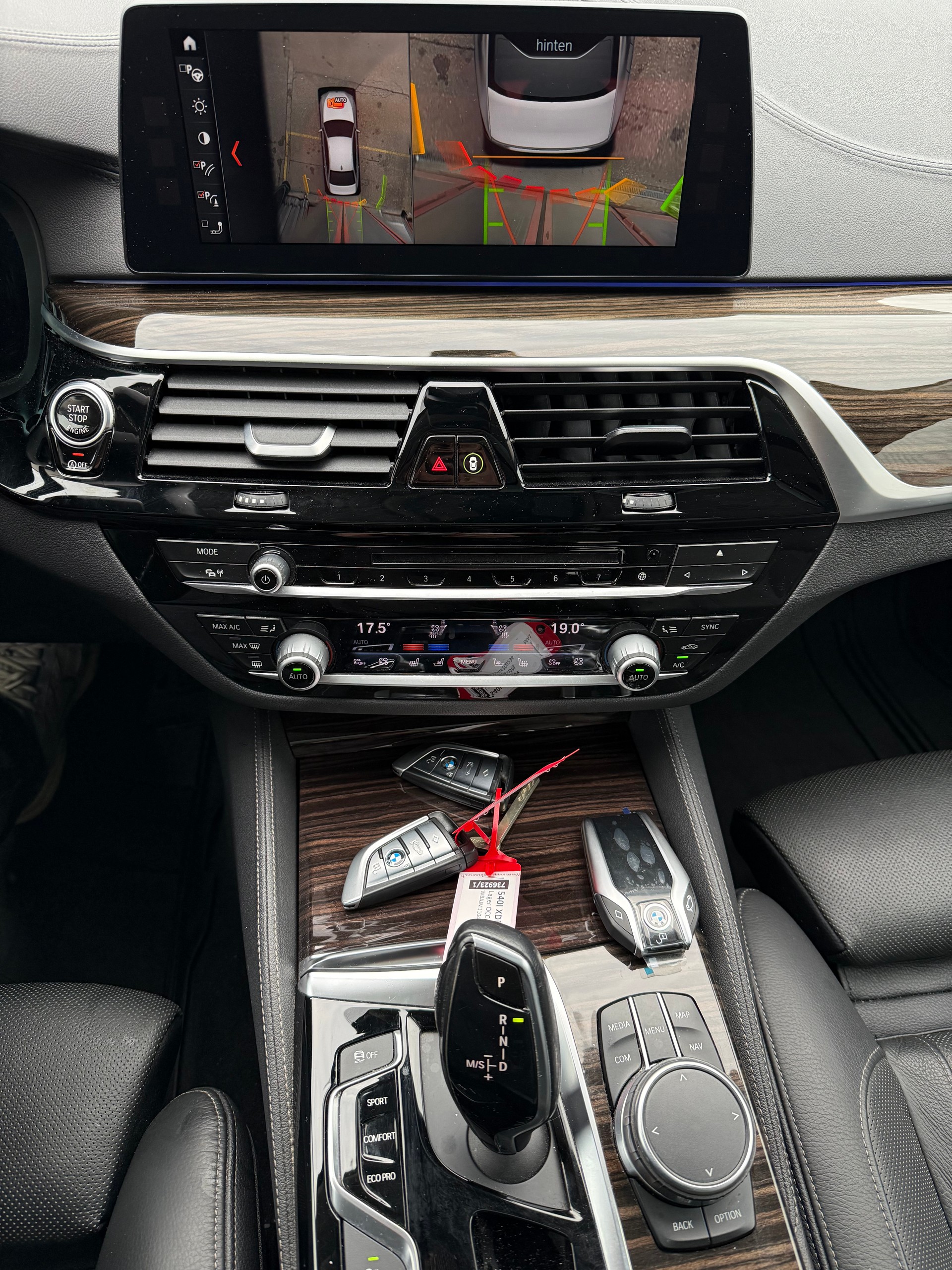 BMW 540i xDrive Touring Luxury Line Steptronic-image-14