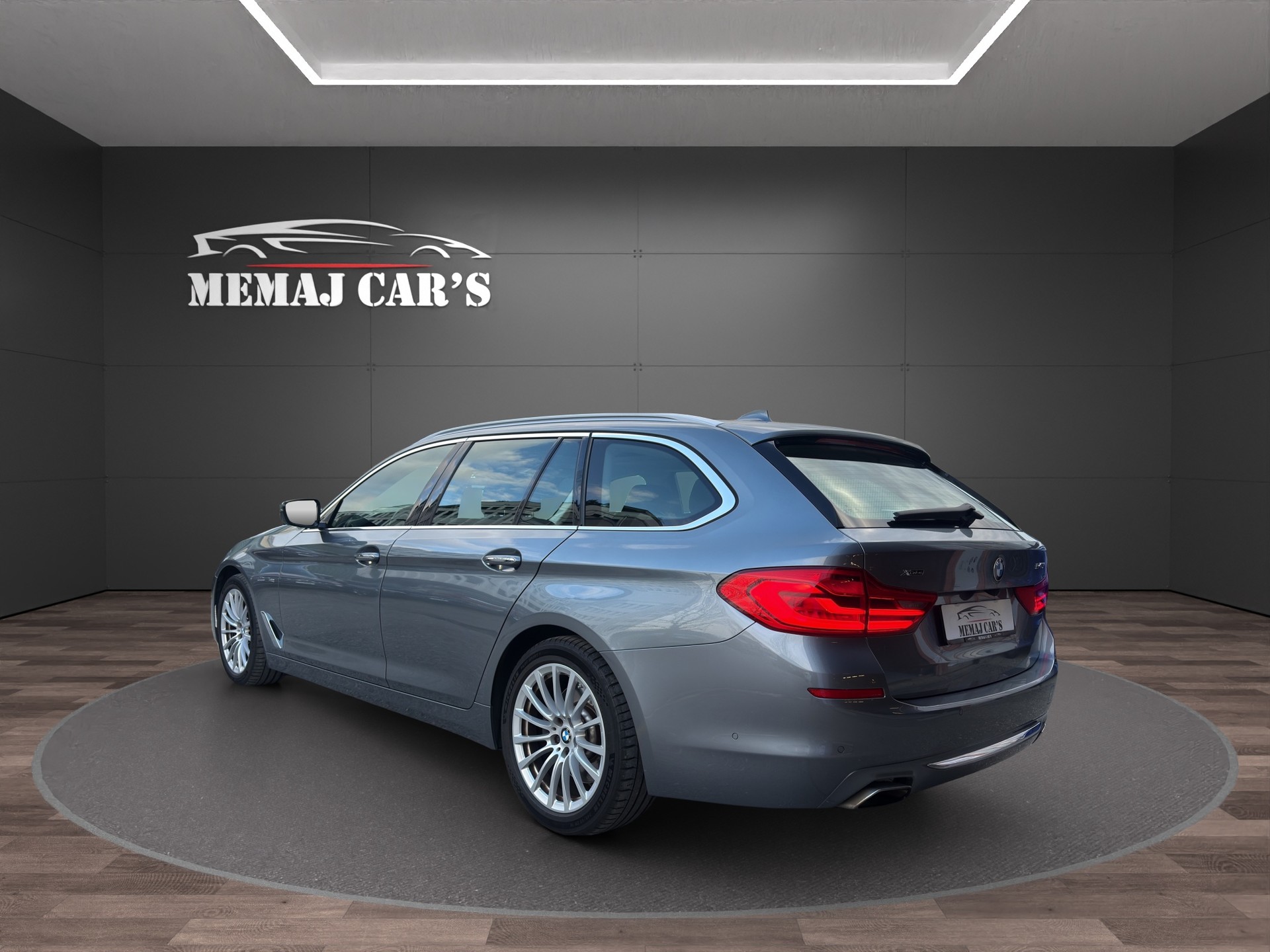 BMW 540i xDrive Touring Luxury Line Steptronic-image-6