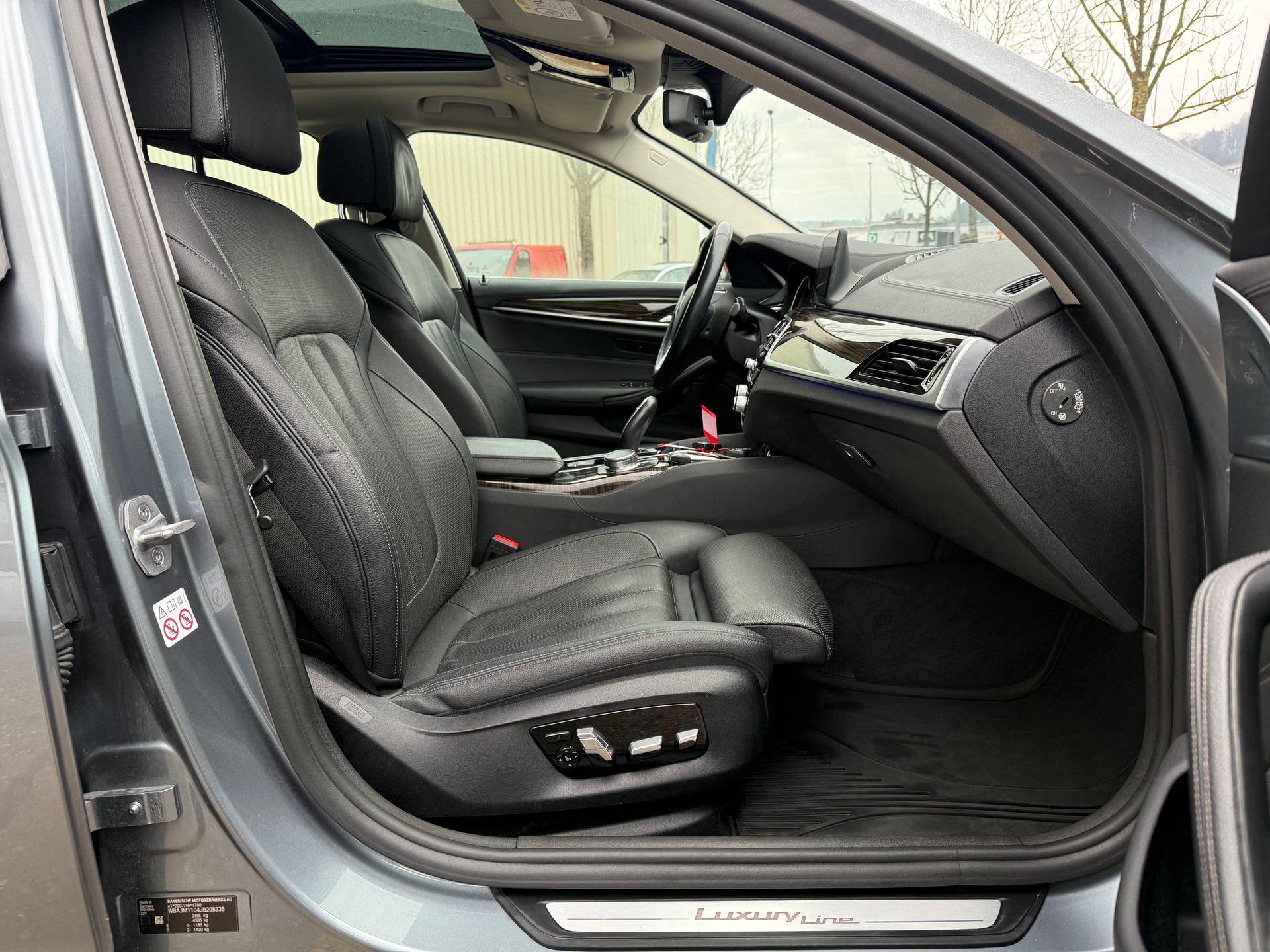 BMW 540i xDrive Touring Luxury Line Steptronic-image-13