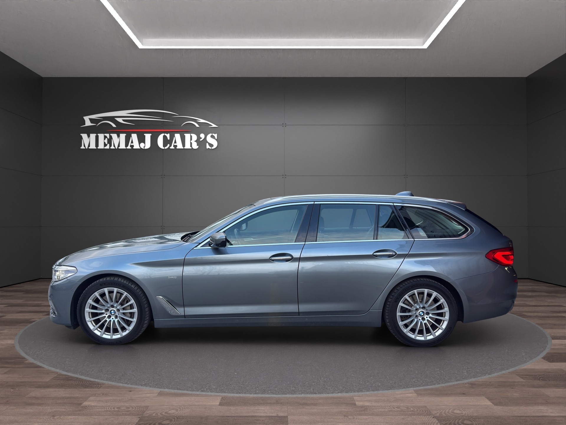 BMW 540i xDrive Touring Luxury Line Steptronic-image-3