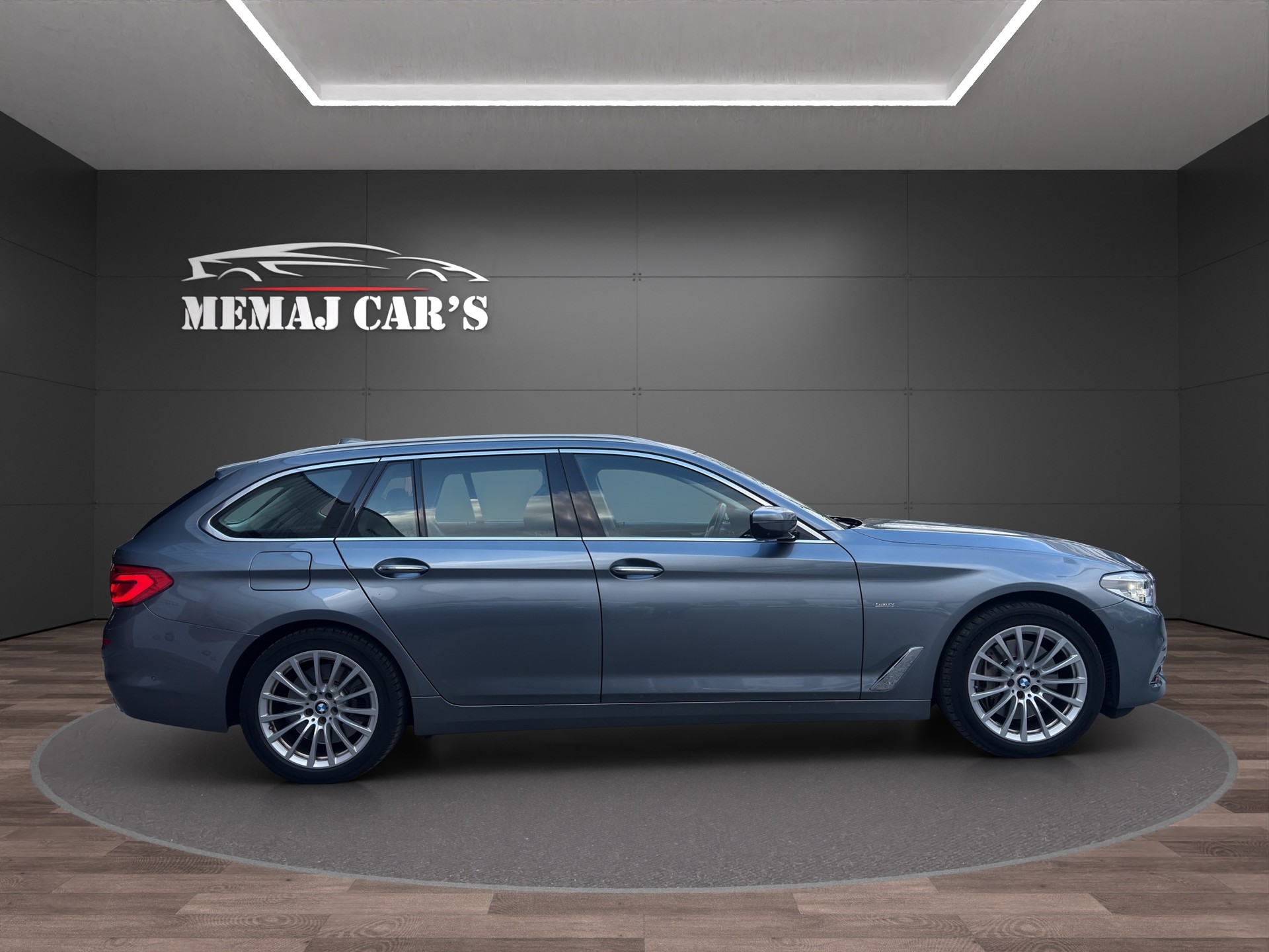 BMW 540i xDrive Touring Luxury Line Steptronic-image-4
