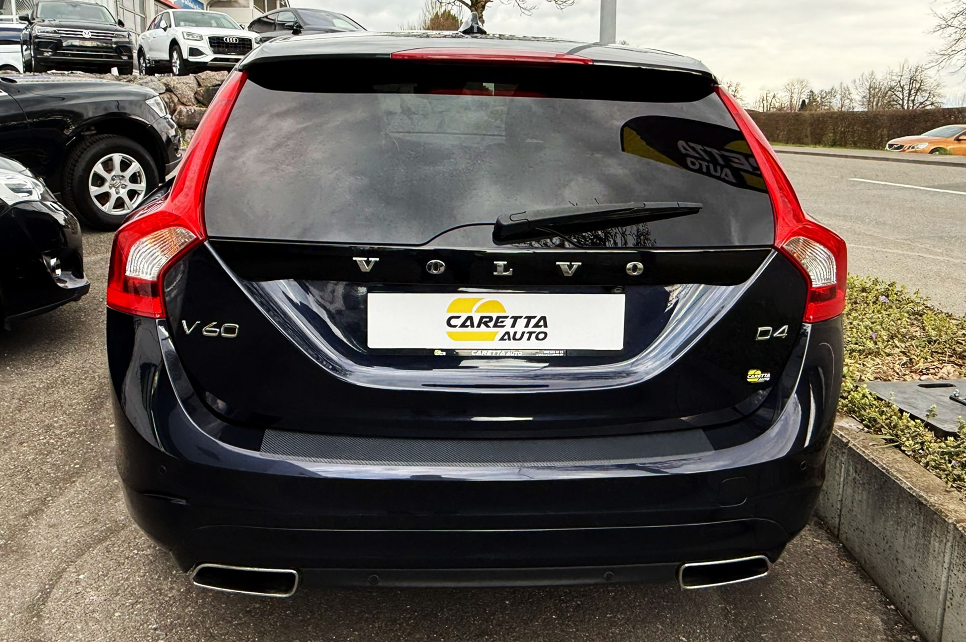 VOLVO V60 D4 Summum Geartronic-image-5