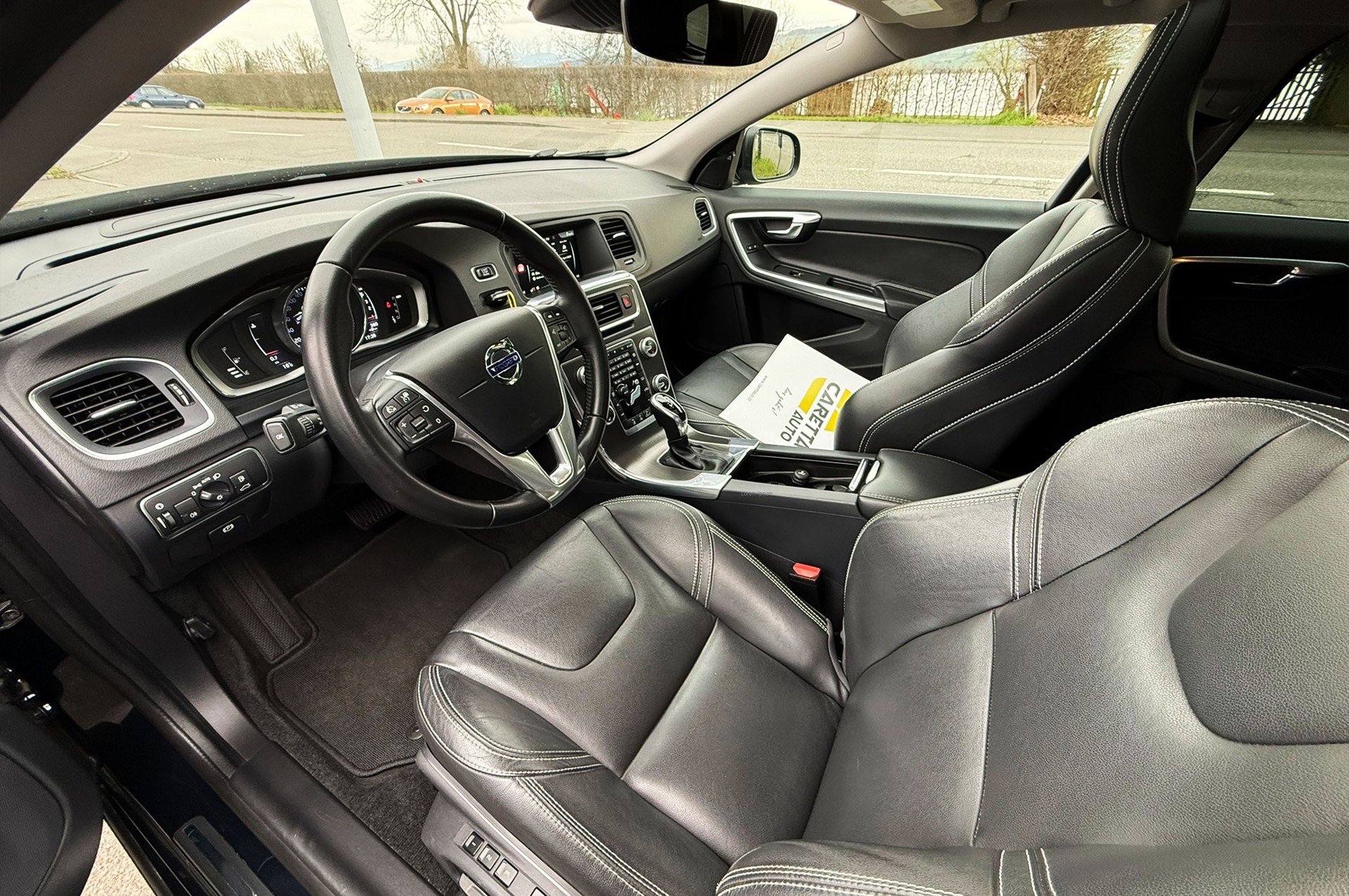 VOLVO V60 D4 Summum Geartronic-image-9