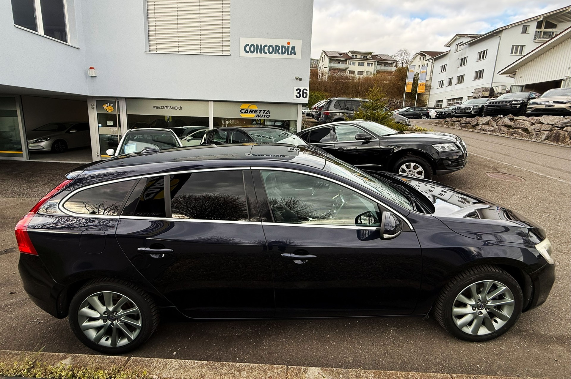 VOLVO V60 D4 Summum Geartronic-image-8