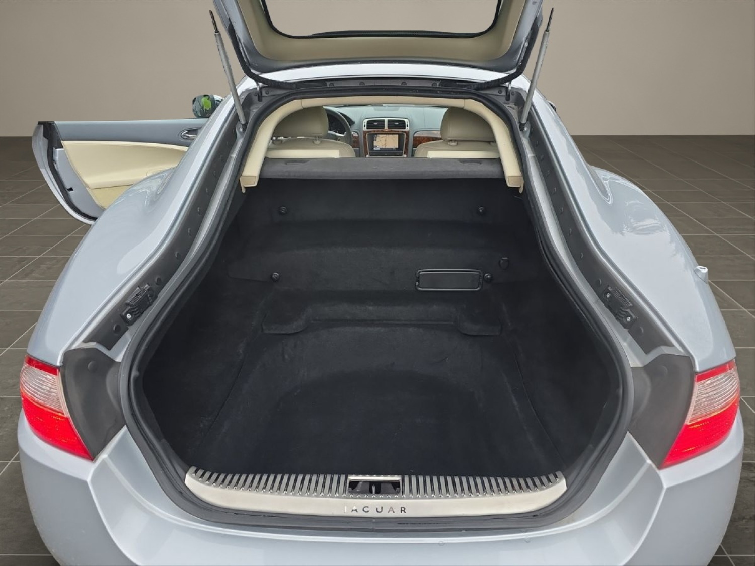 JAGUAR XK Coupé 4.2 V8-image-13