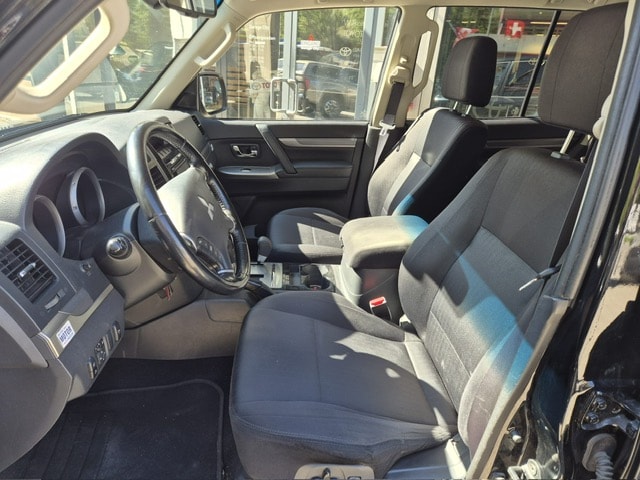 MITSUBISHI Pajero 3.2 DI-D Style Automatic-image-4