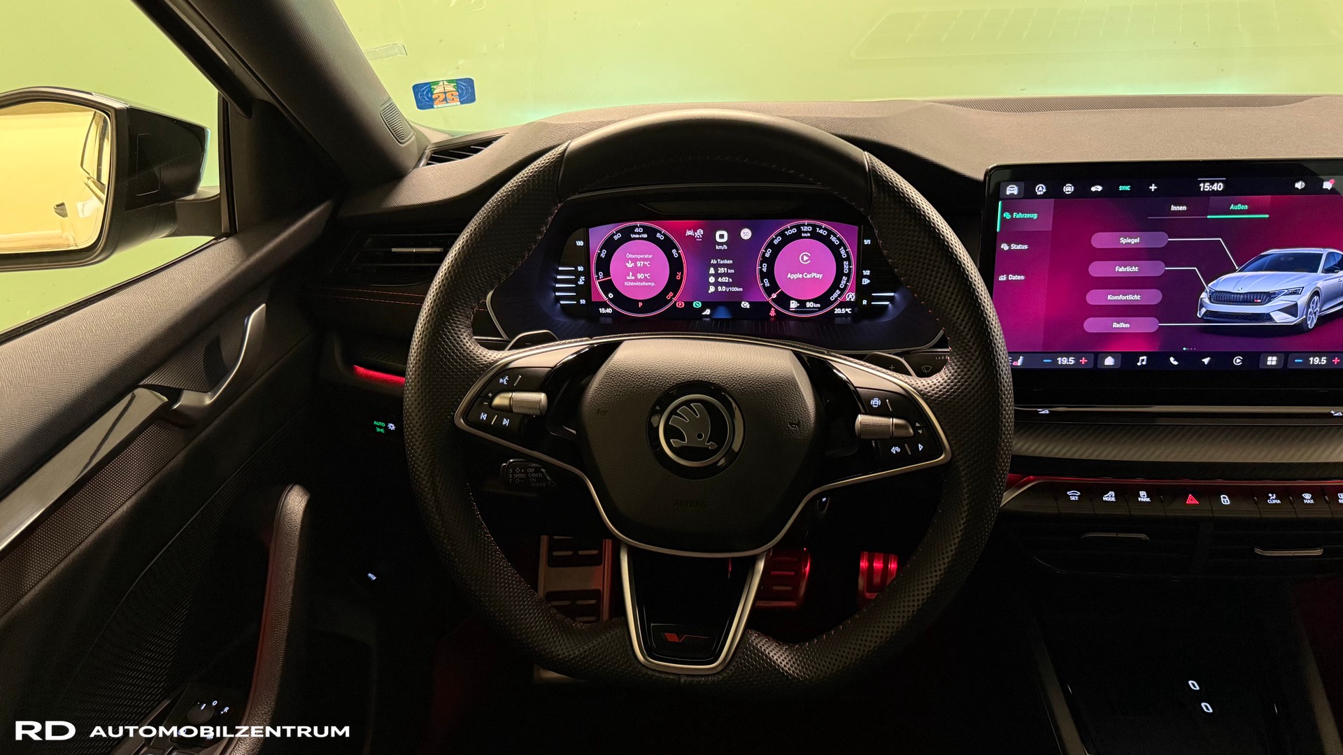 SKODA Octavia Combi 2.0 TSI DSG RS-image-11