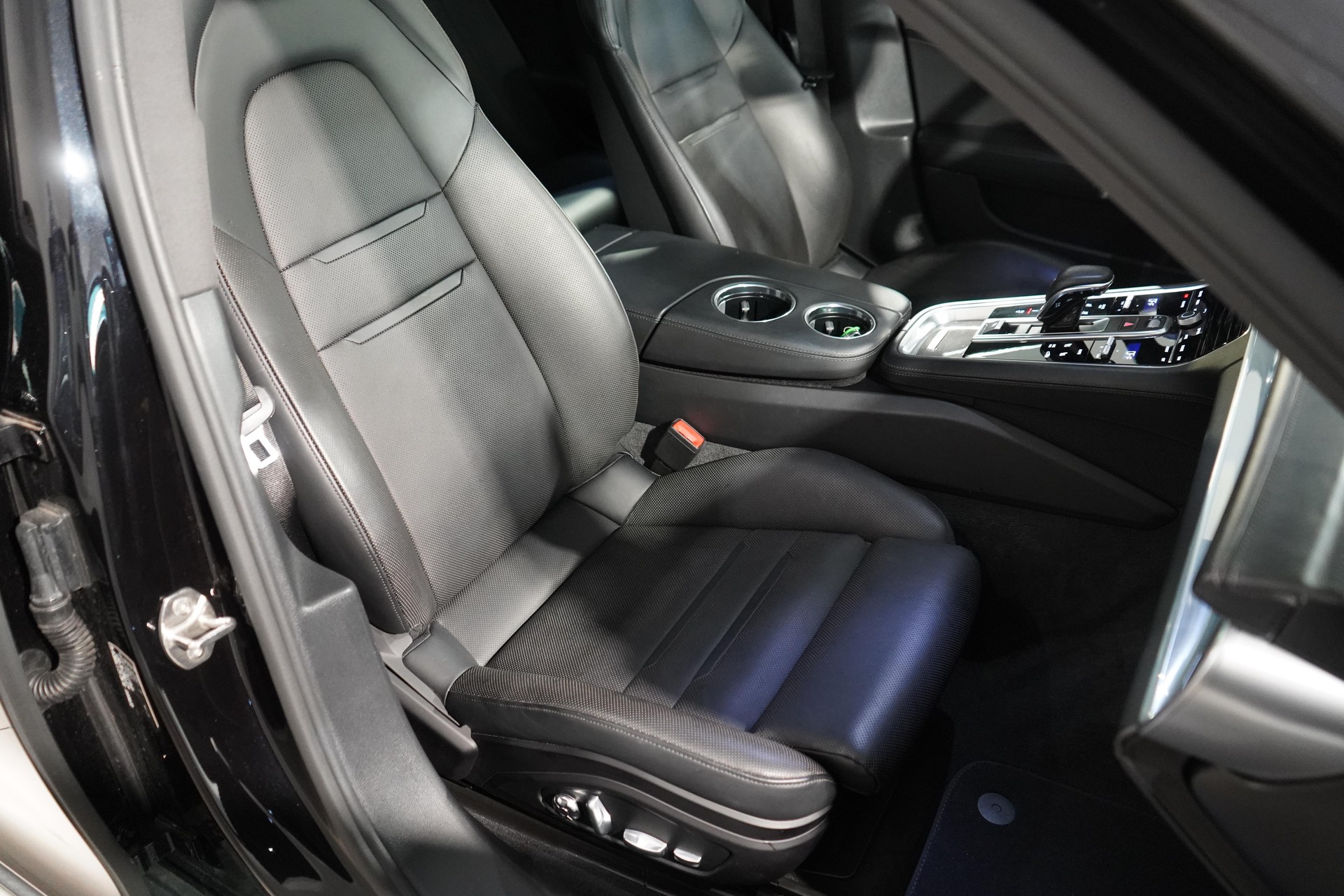 PORSCHE Panamera Sport Turismo 3.0 V6 4-image-6