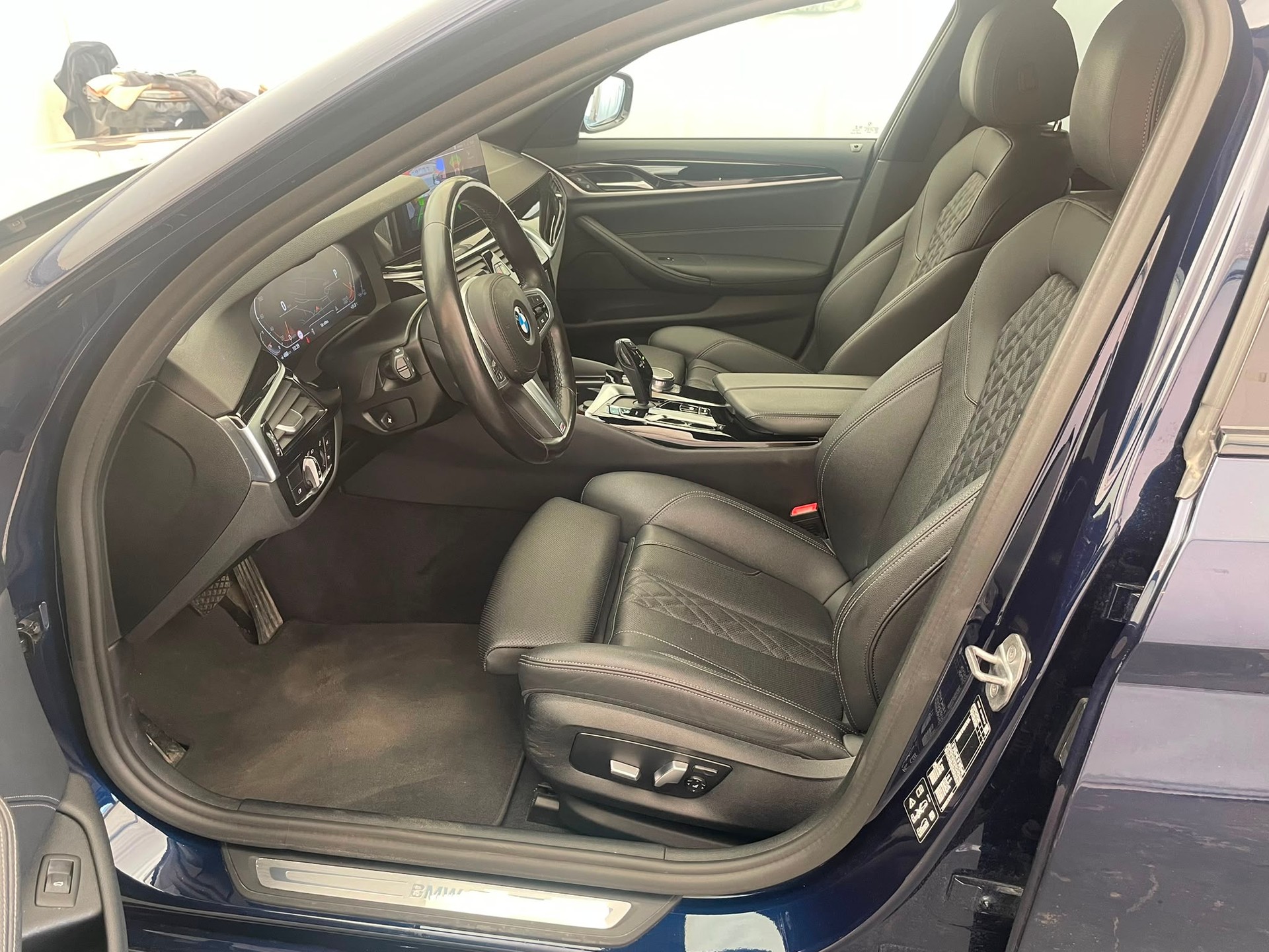 BMW 520d xDrive Touring-image-7