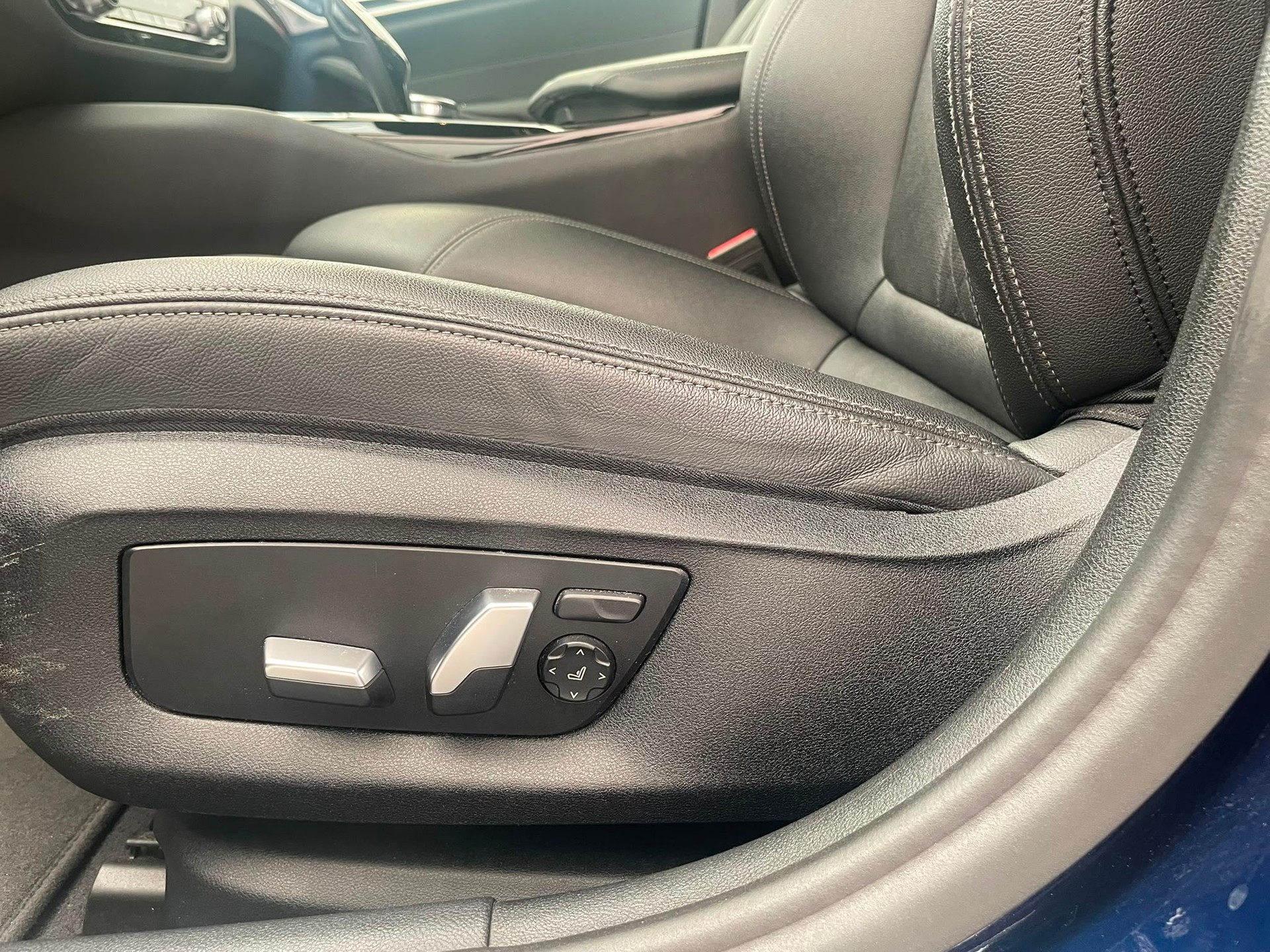 BMW 520d xDrive Touring-image-8