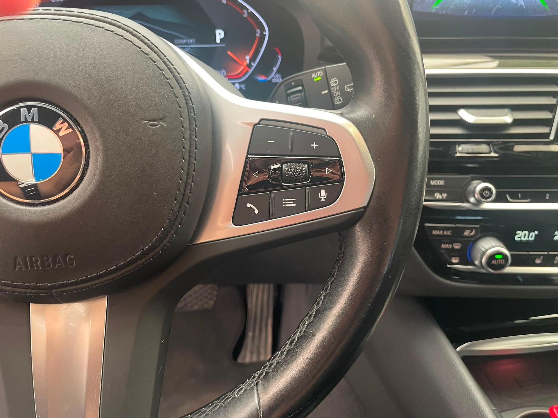 BMW 520d xDrive Touring-image-17