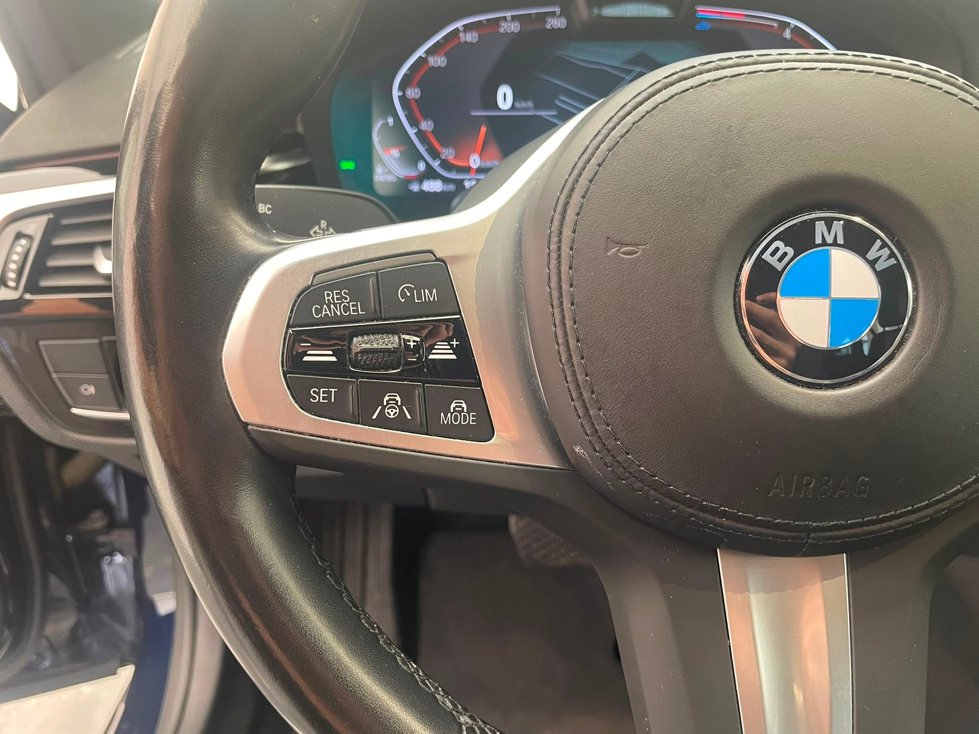 BMW 520d xDrive Touring-image-18