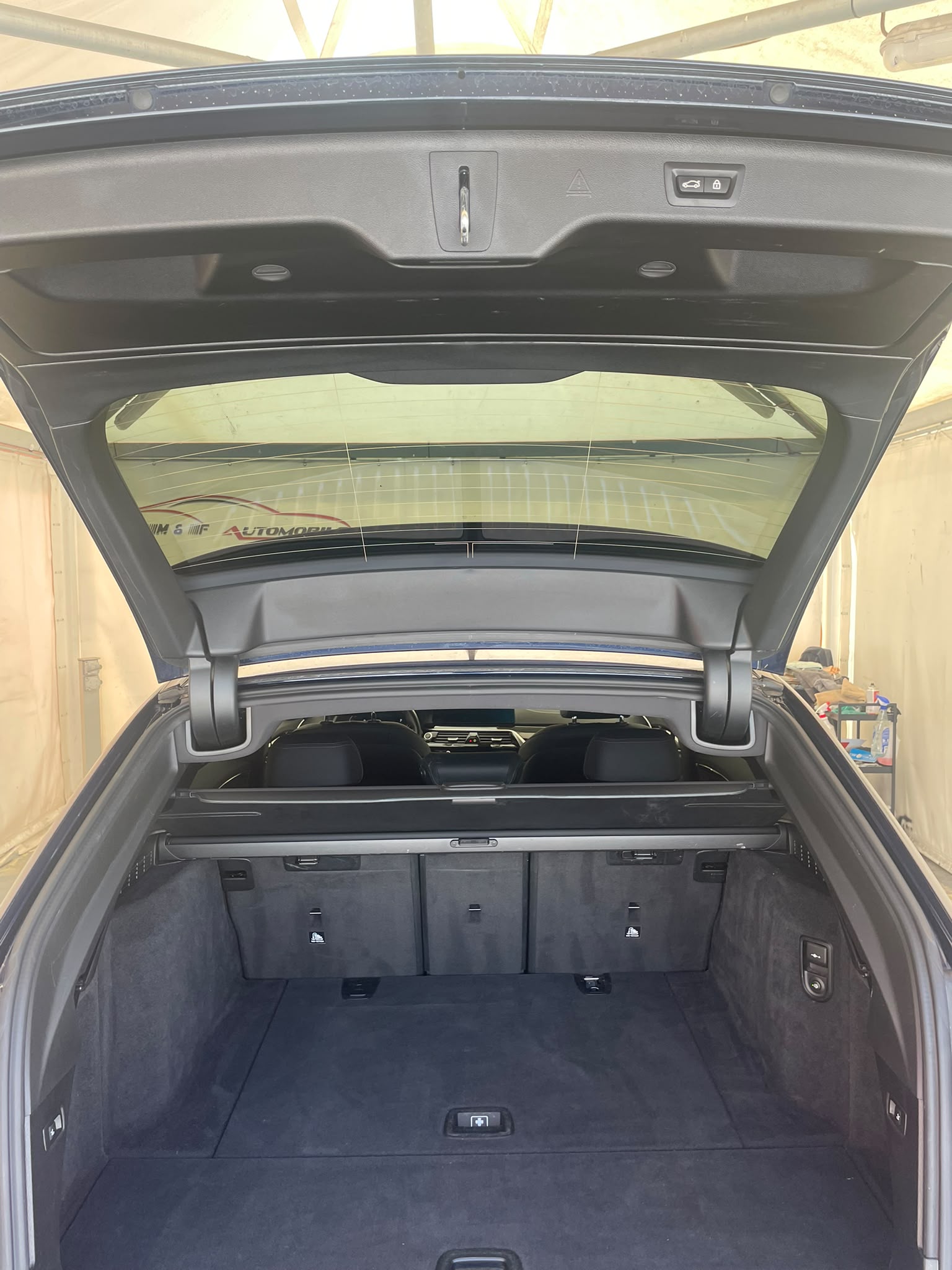 BMW 520d xDrive Touring-image-10