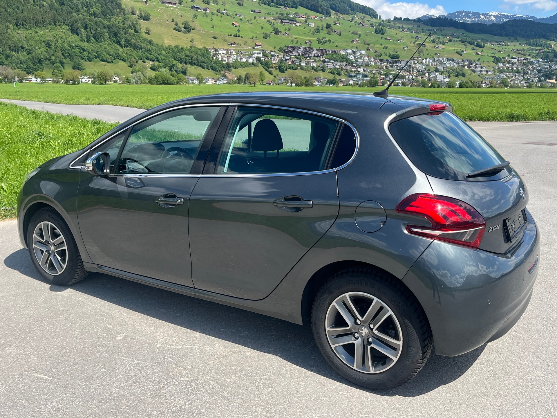 PEUGEOT 208 1.2 PureTech Allure EAT6-image-7