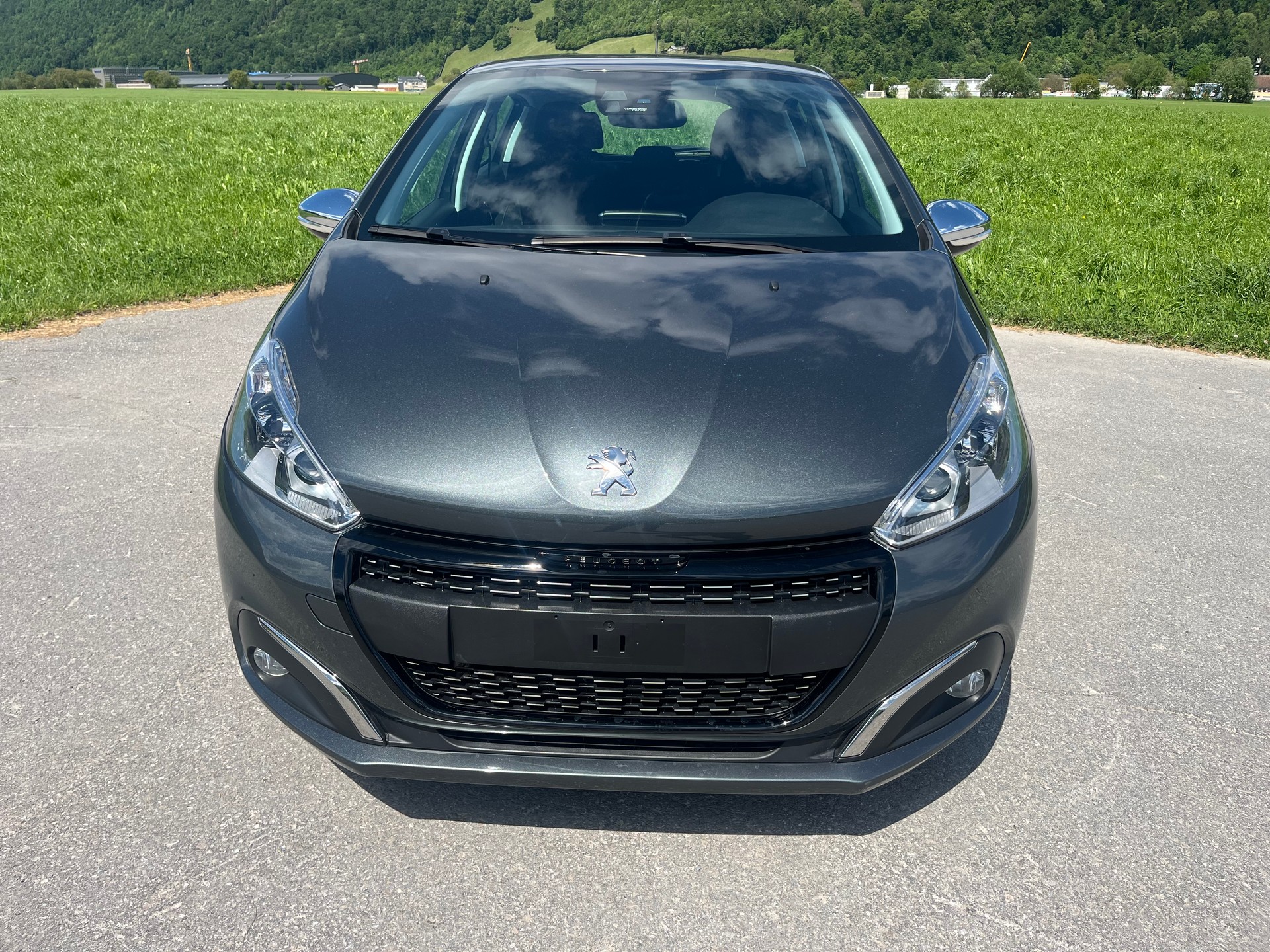 PEUGEOT 208 1.2 PureTech Allure EAT6-image-1