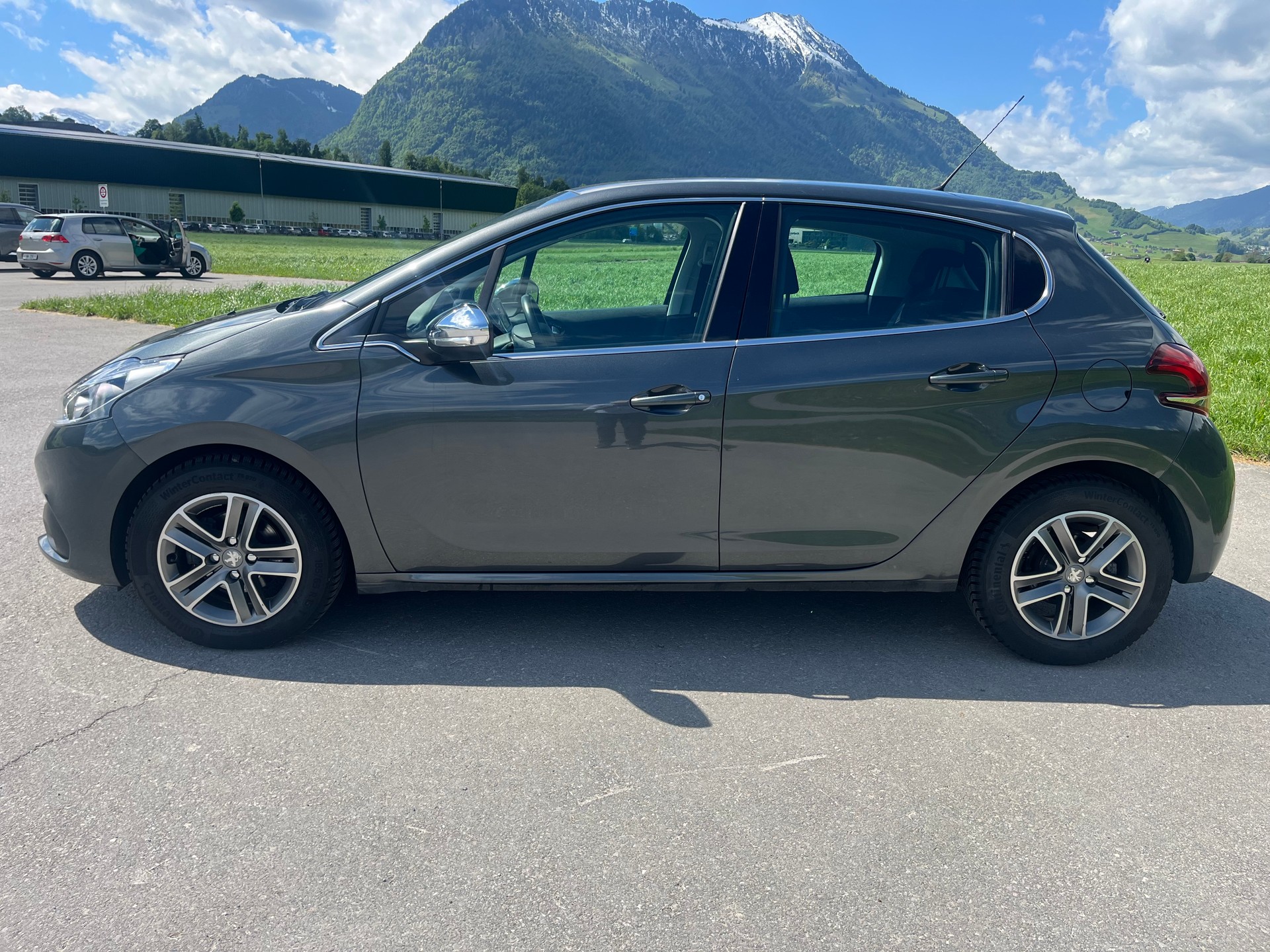 PEUGEOT 208 1.2 PureTech Allure EAT6-image-4