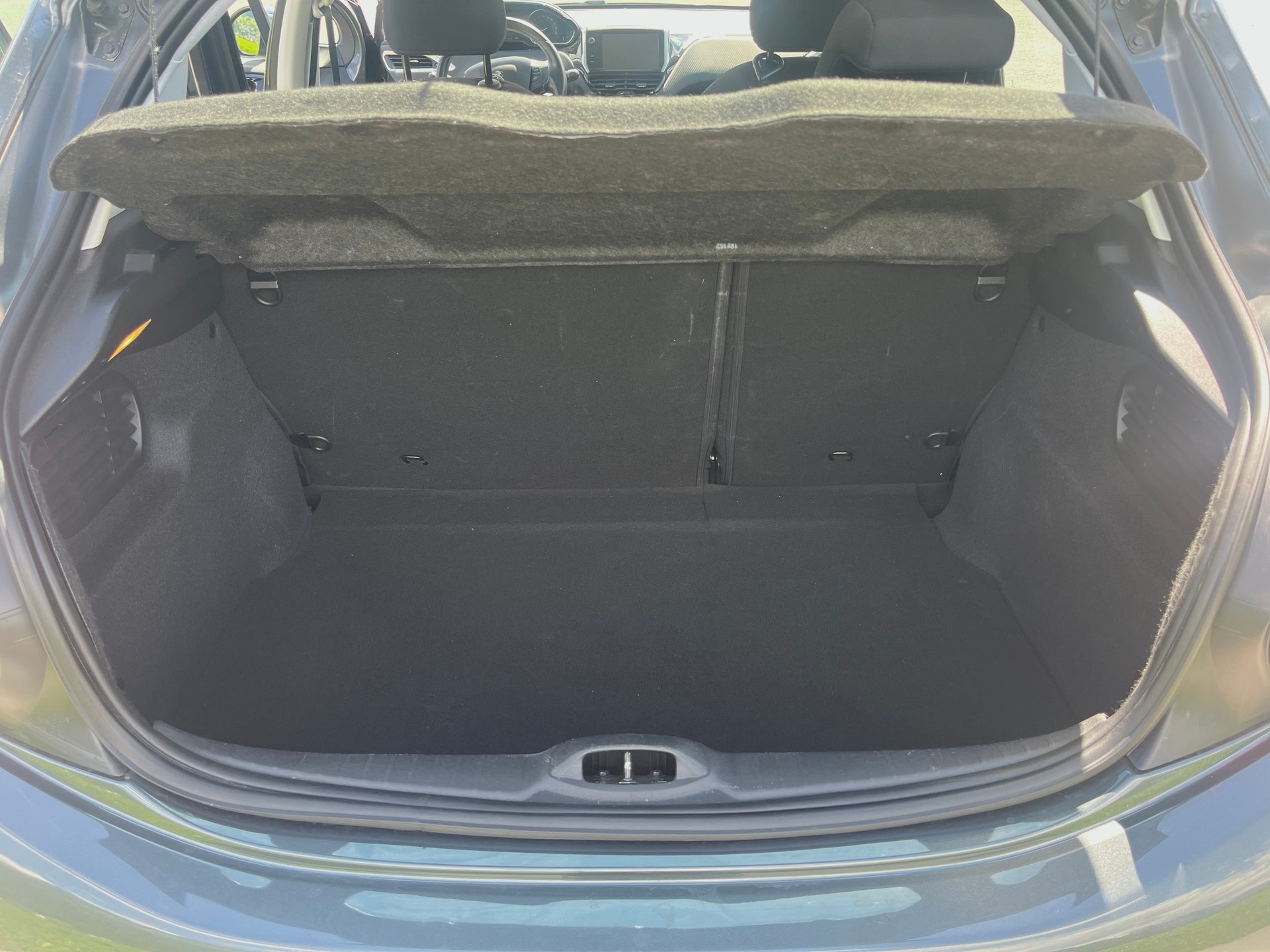 PEUGEOT 208 1.2 PureTech Allure EAT6-image-13