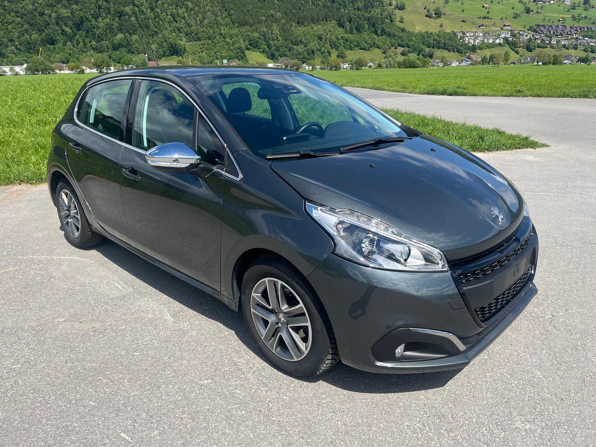 PEUGEOT 208 1.2 PureTech Allure EAT6-image-2