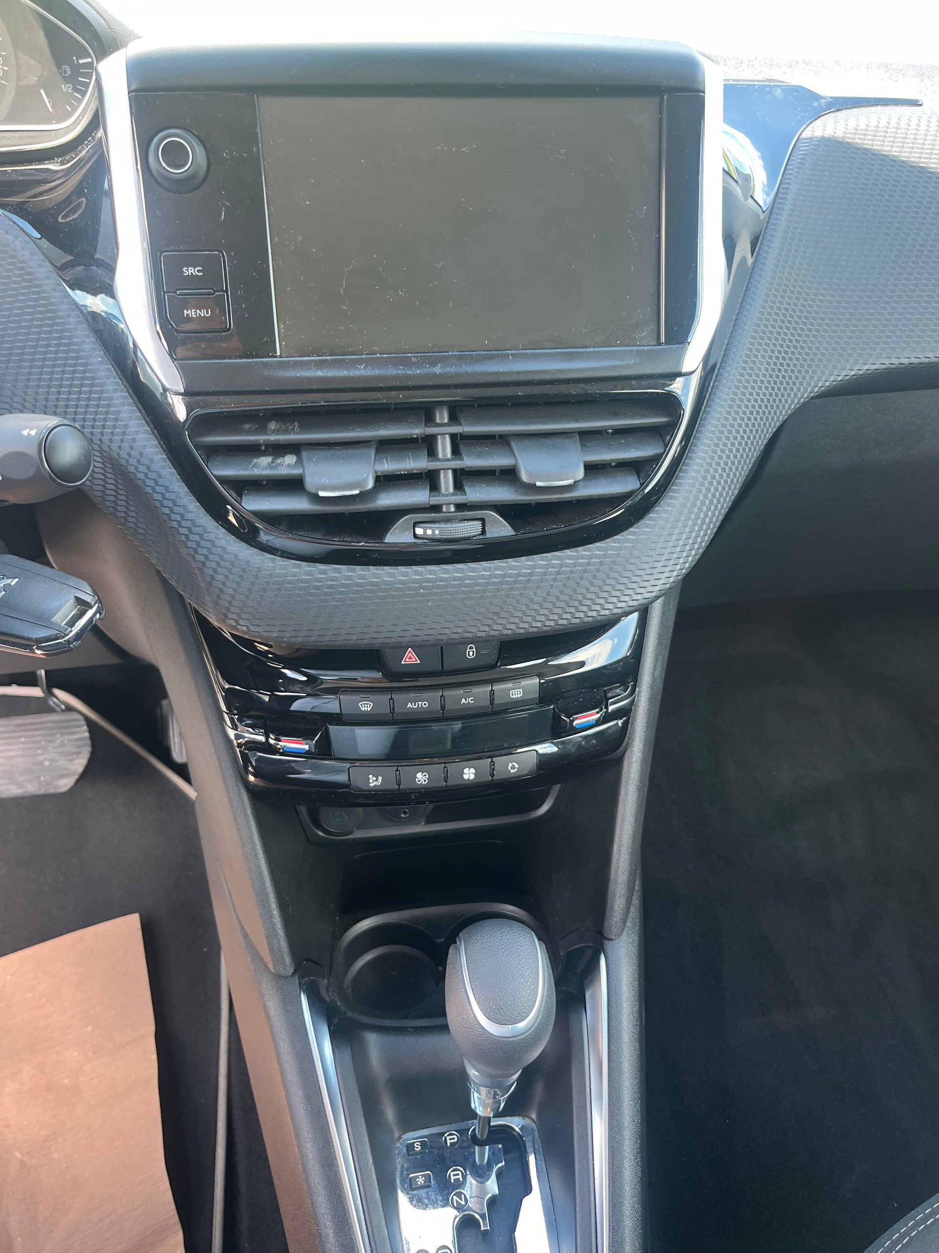 PEUGEOT 208 1.2 PureTech Allure EAT6-image-11