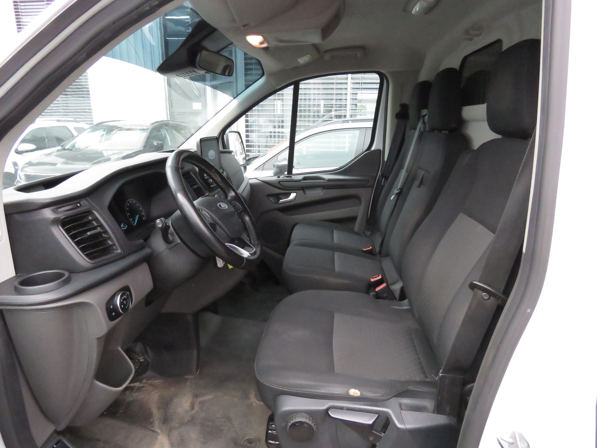 FORD Transit Custom Van 340 L1H1 Trend 3-Plätzer Automat-image-6