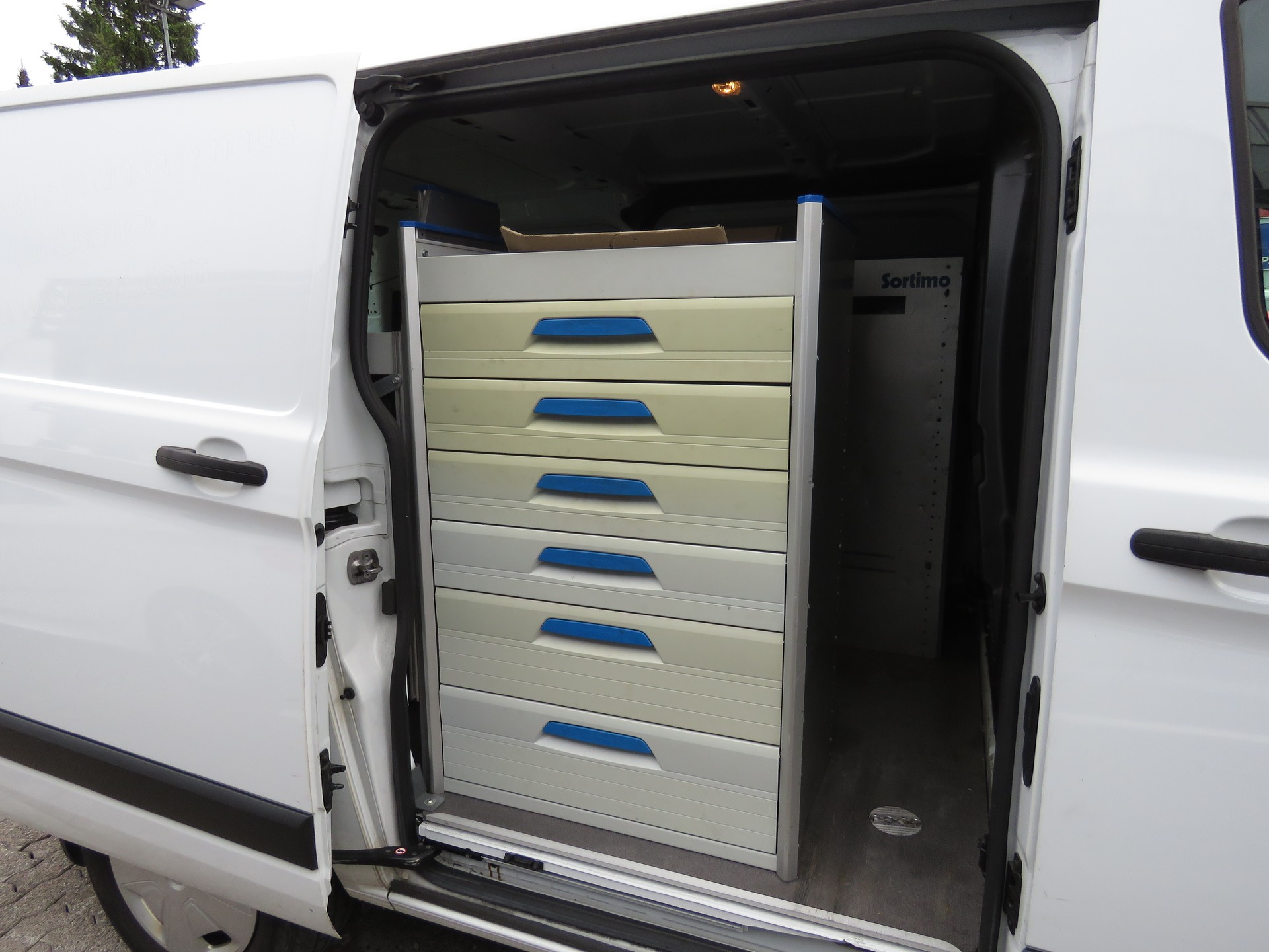 FORD Transit Custom Van 340 L1H1 Trend 3-Plätzer Automat-image-9