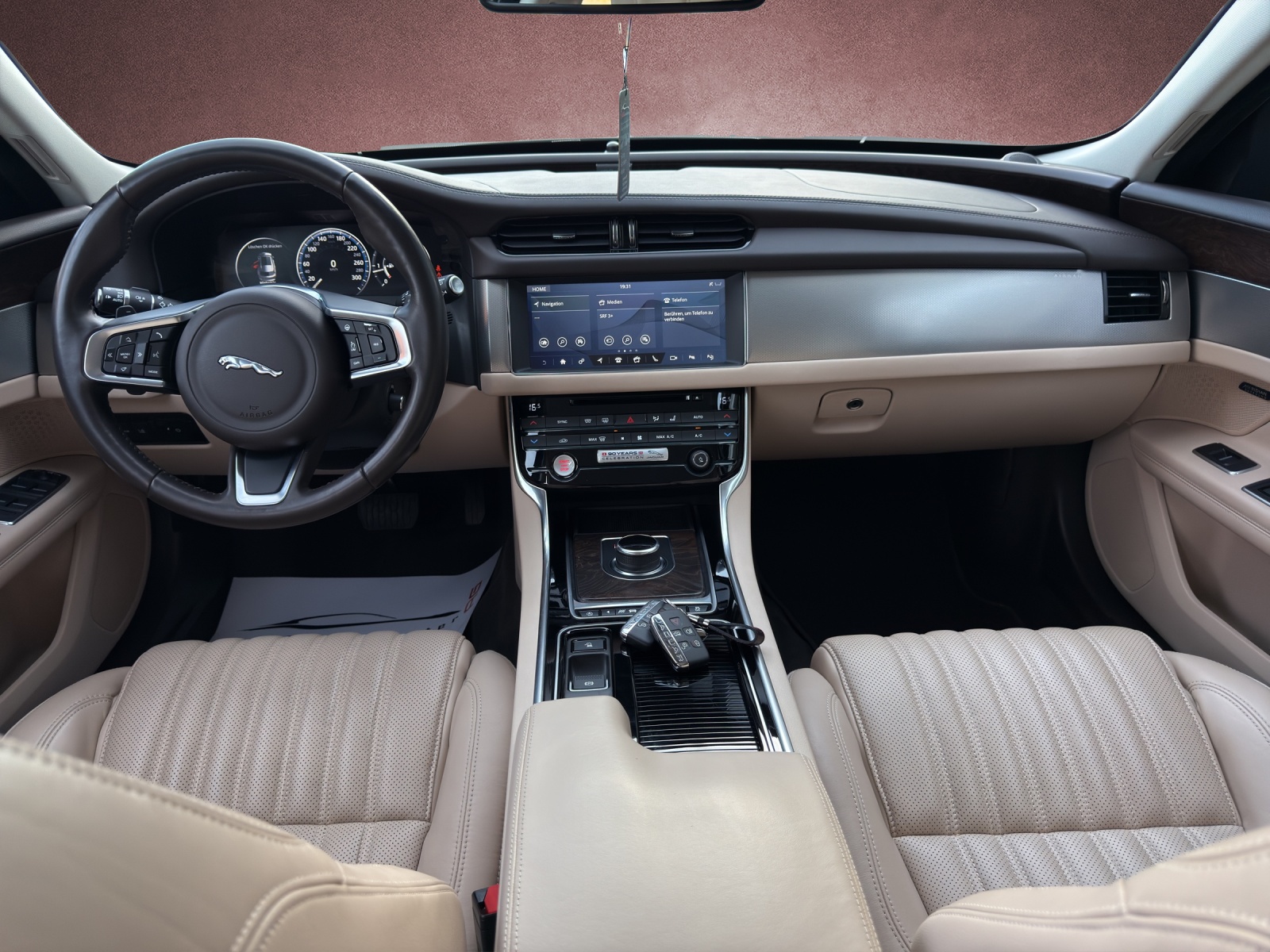 JAGUAR XF Sportbrake 25d Portfolio AWD Automatic-image-8