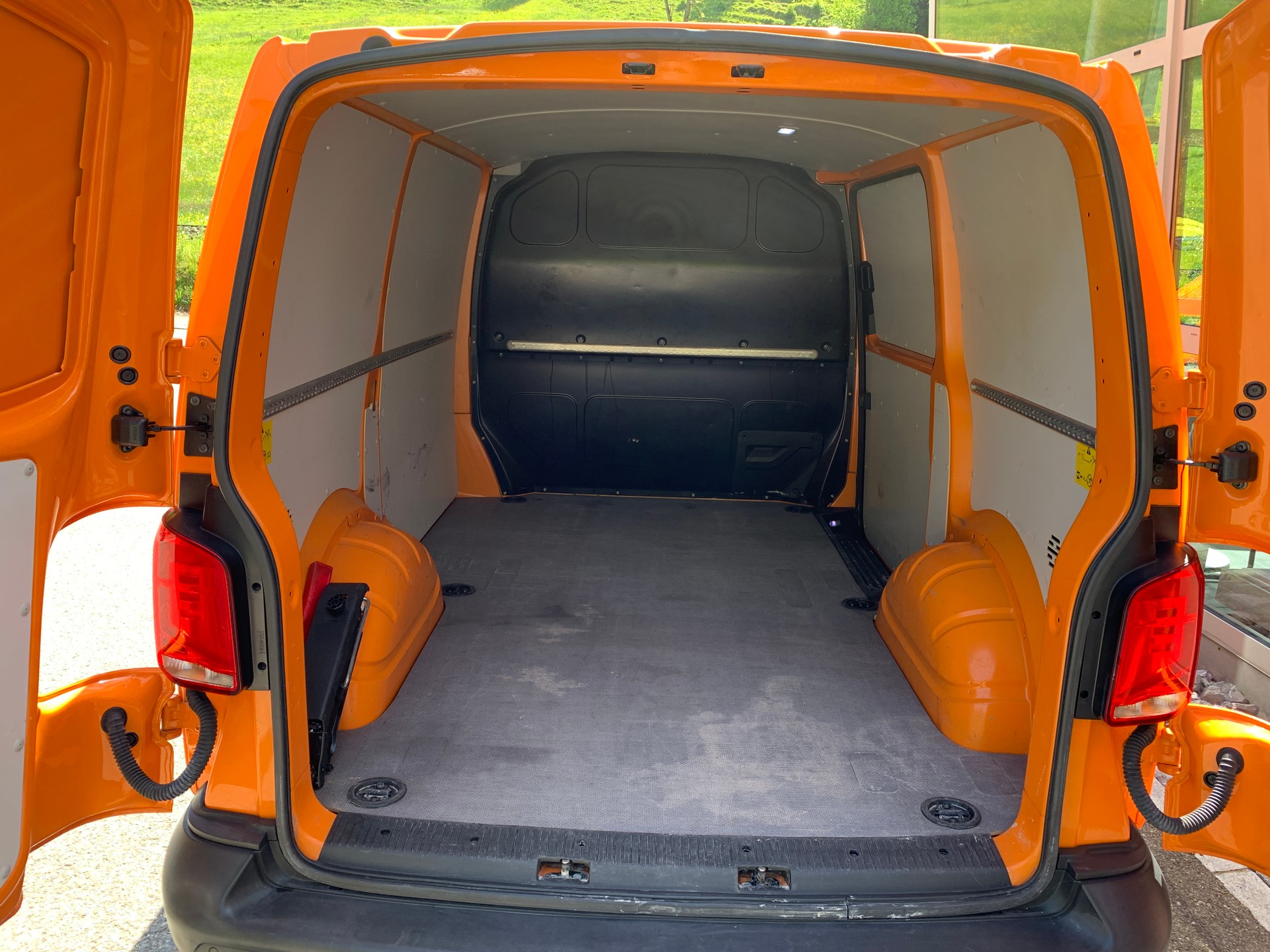 VW T6.1 2.0 Bi-TDI 4Motion DSG-image-16
