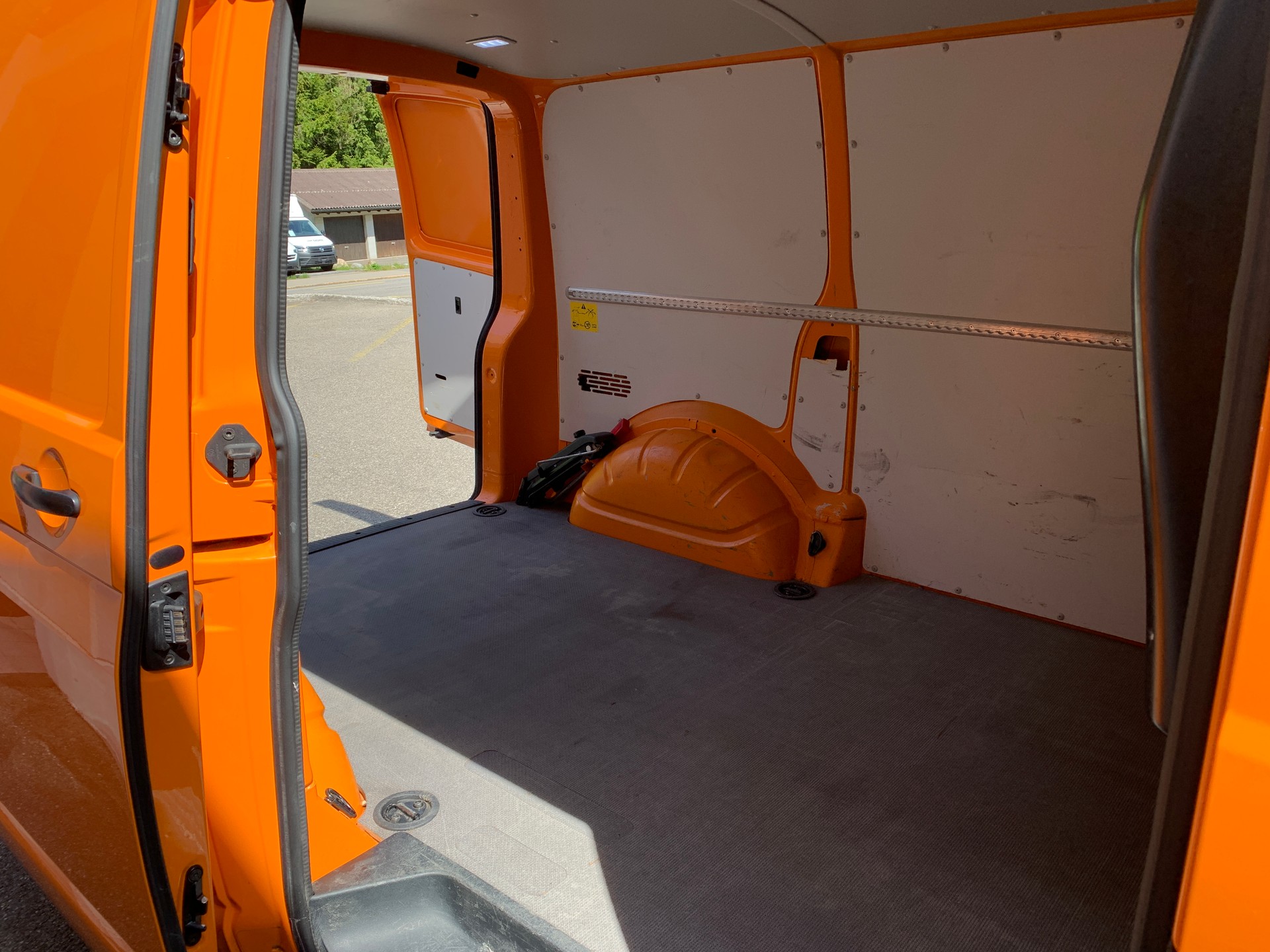 VW T6.1 2.0 Bi-TDI 4Motion DSG-image-15