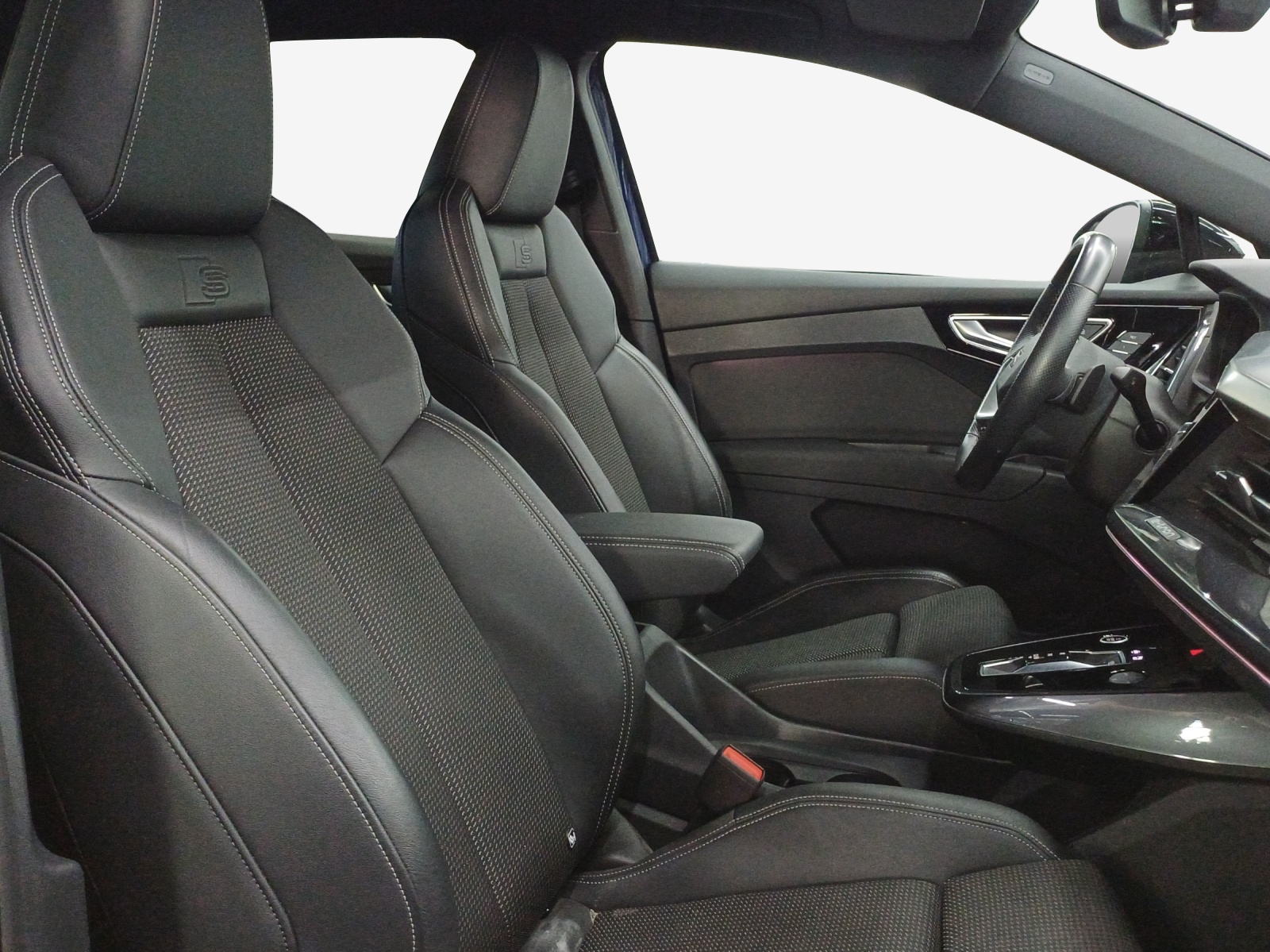 AUDI Q4 e-tron 50 quattro-image-15