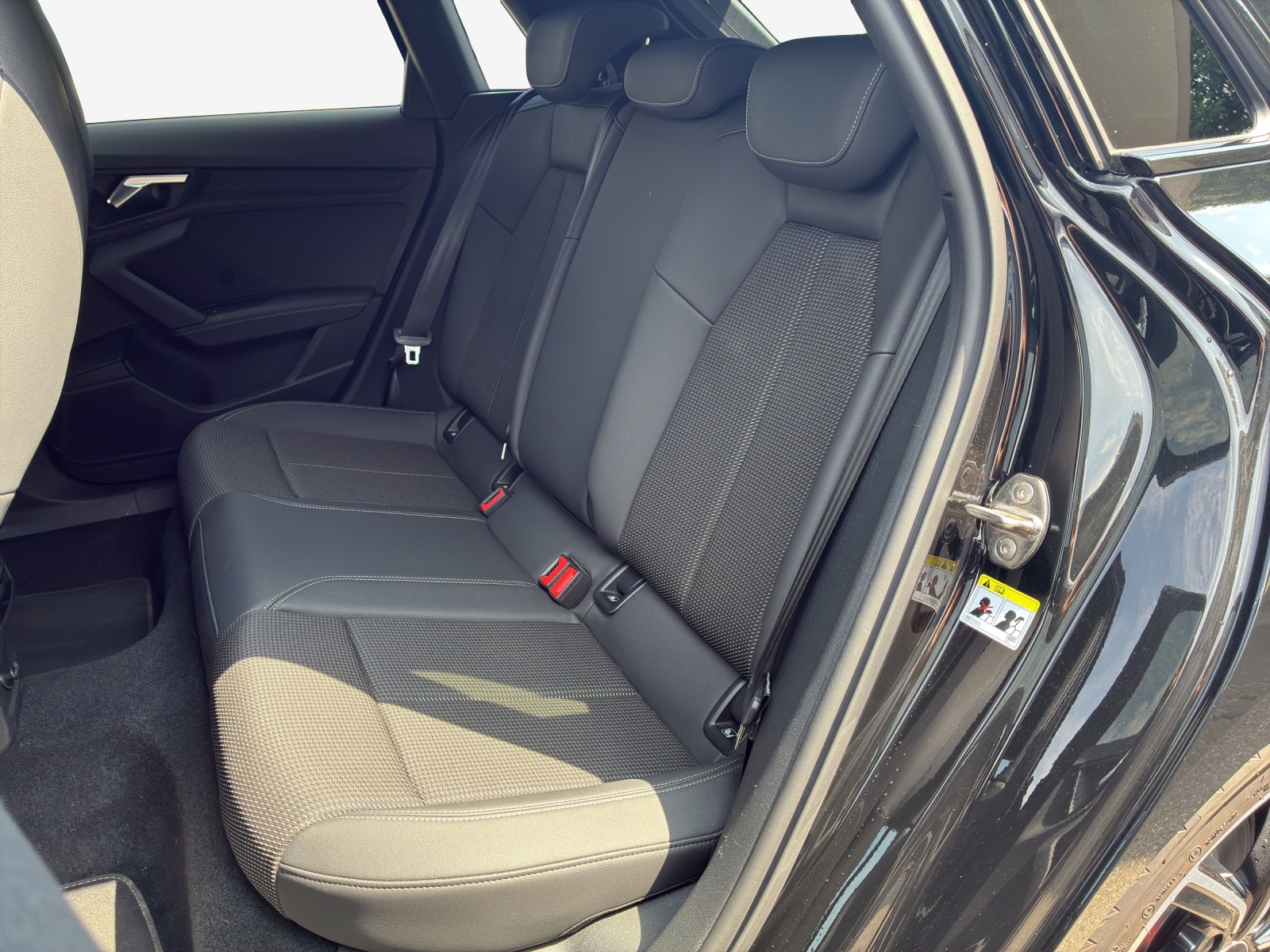 AUDI A3 Sportback 35 TFSI S line Attraction S-tronic-image-11