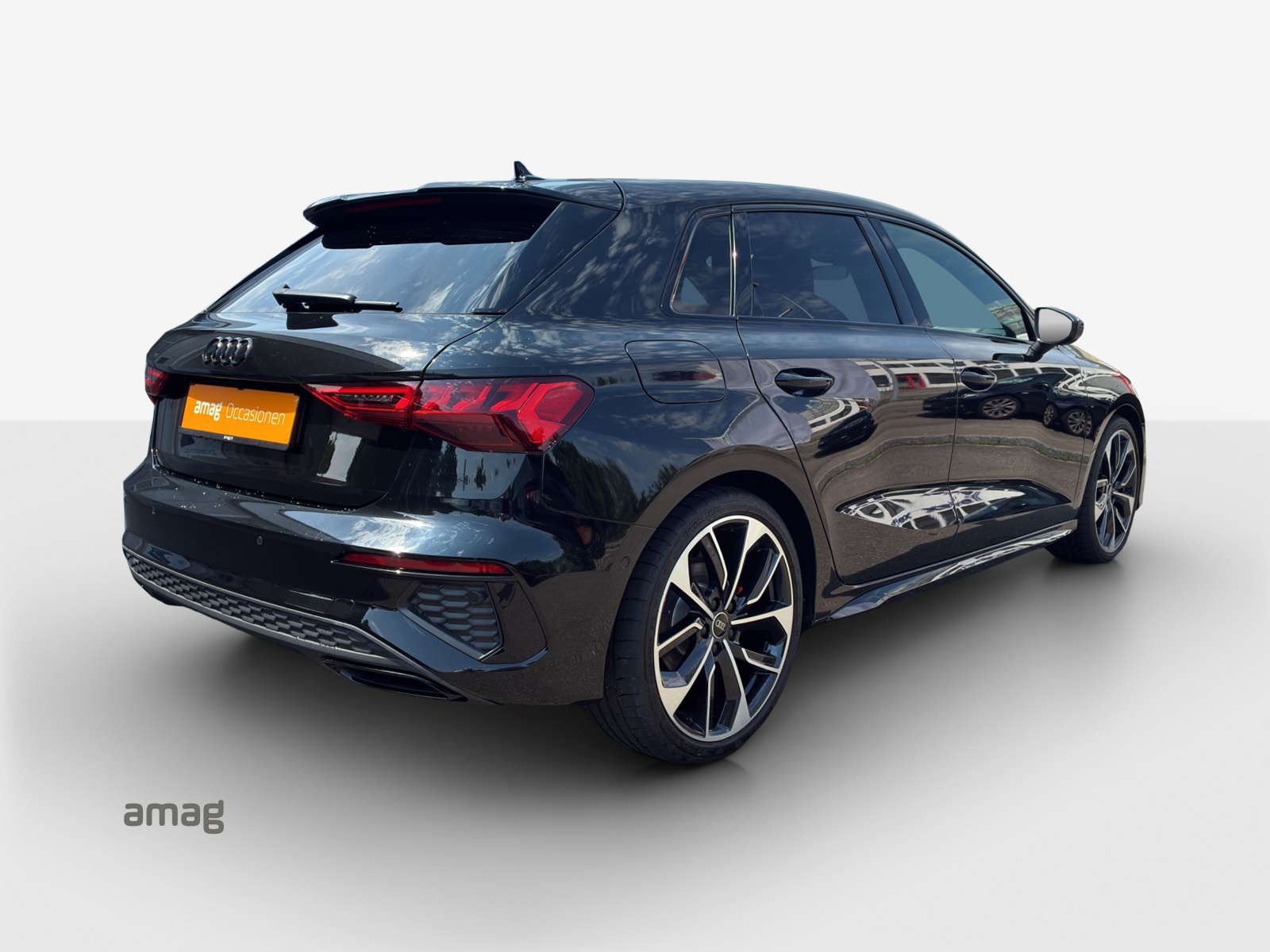 AUDI A3 Sportback 35 TFSI S line Attraction S-tronic-image-4