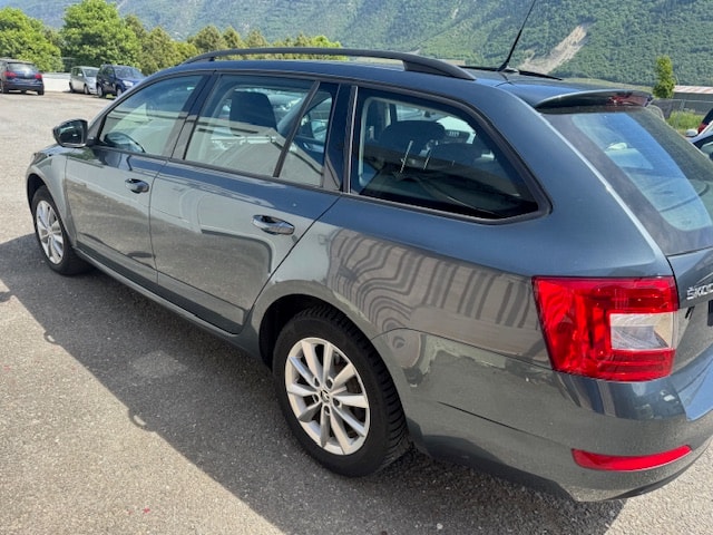 SKODA Octavia Combi 1.8 TSI Ambition 4x4 DSG-image-5