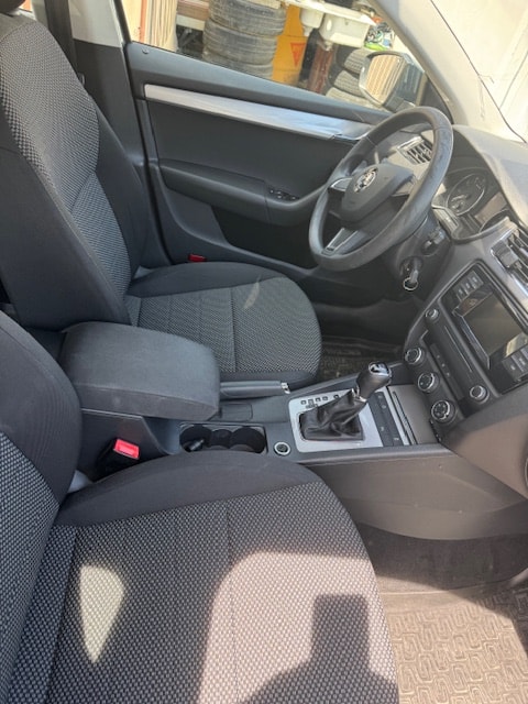 SKODA Octavia Combi 1.8 TSI Ambition 4x4 DSG-image-9