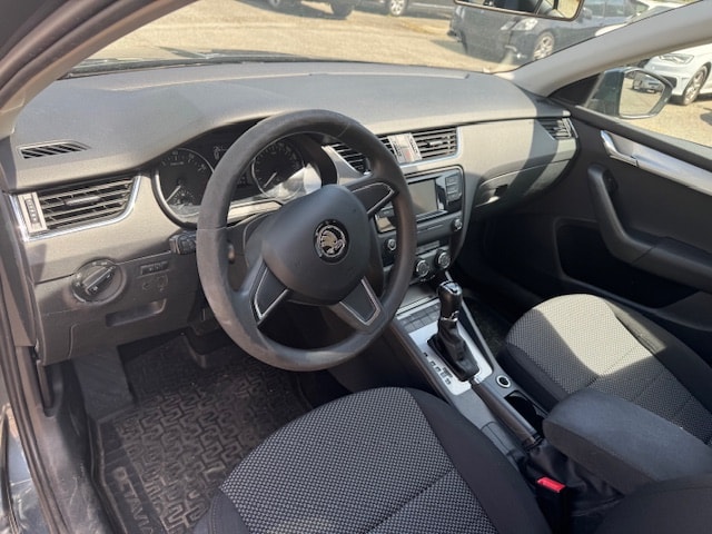 SKODA Octavia Combi 1.8 TSI Ambition 4x4 DSG-image-2