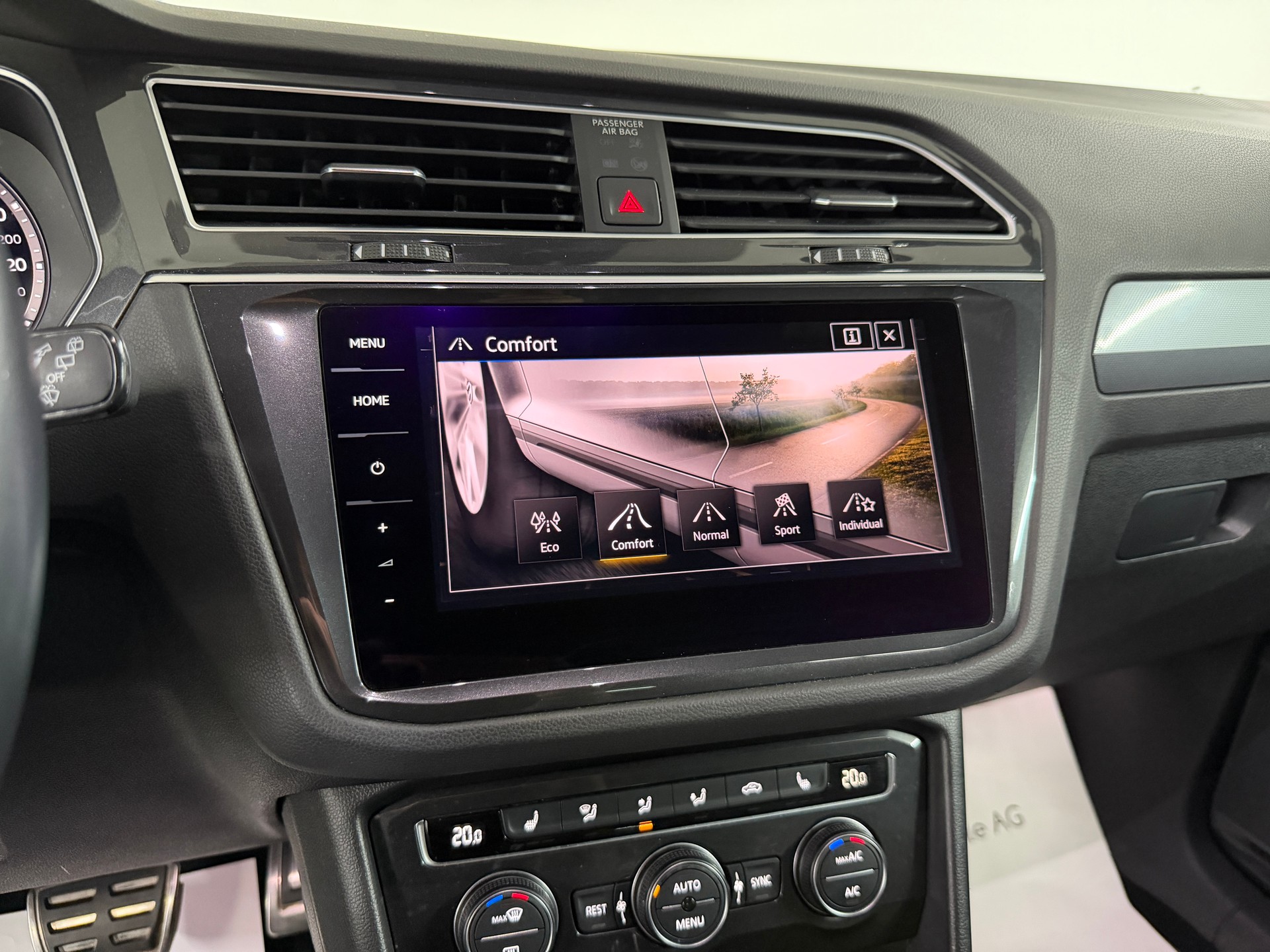 VW Tiguan 2.0TSI High. R-Line 230PS Deep Black 4Motion DSG / 360° Cam / Head-Up-Display / Keyless / Dynamiklenkung / 20J Suzuka /-image-16
