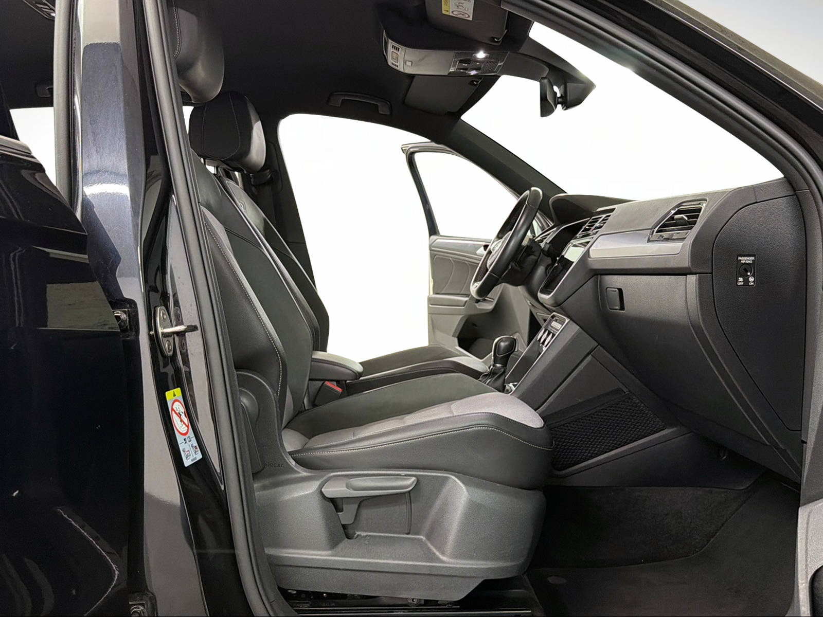 VW Tiguan 2.0TSI High. R-Line 230PS Deep Black 4Motion DSG / 360° Cam / Head-Up-Display / Keyless / Dynamiklenkung / 20J Suzuka /-image-8