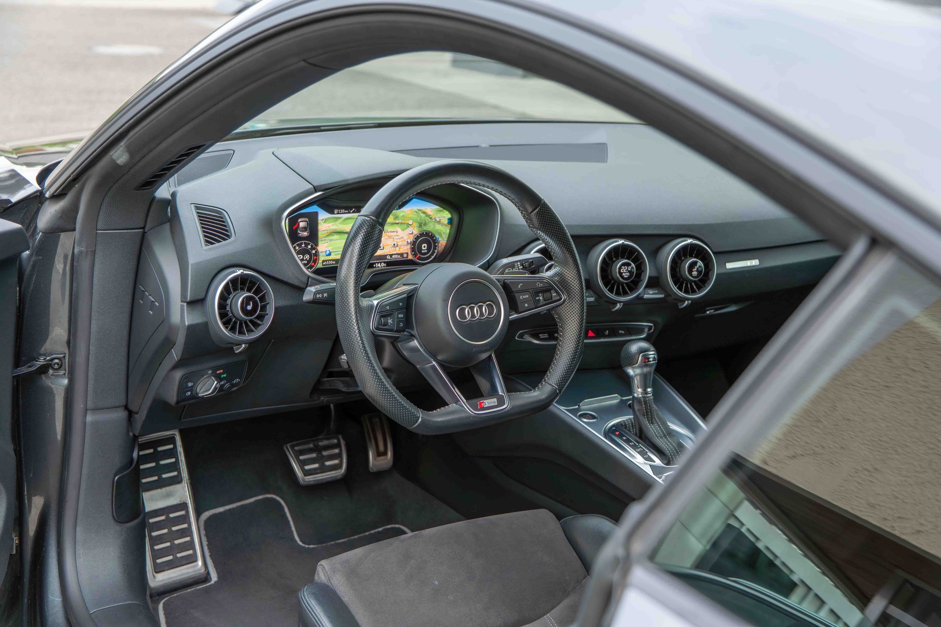 AUDI TT Coupé 1.8 TFSI S-tronic-image-8
