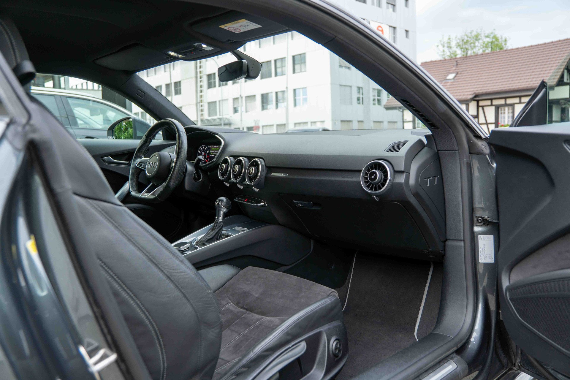 AUDI TT Coupé 1.8 TFSI S-tronic-image-10