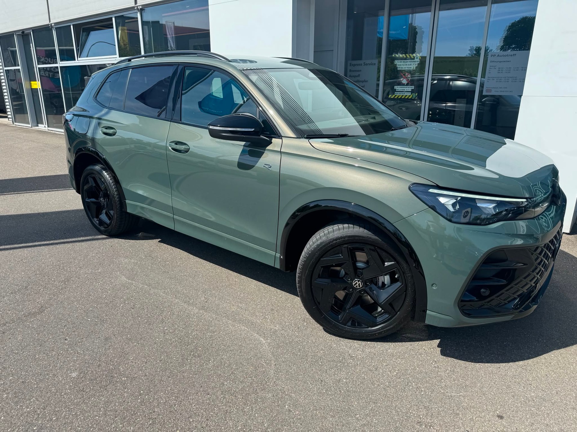 VW Tiguan 2.0 TSI DSG R-Line 4Motion-image-1