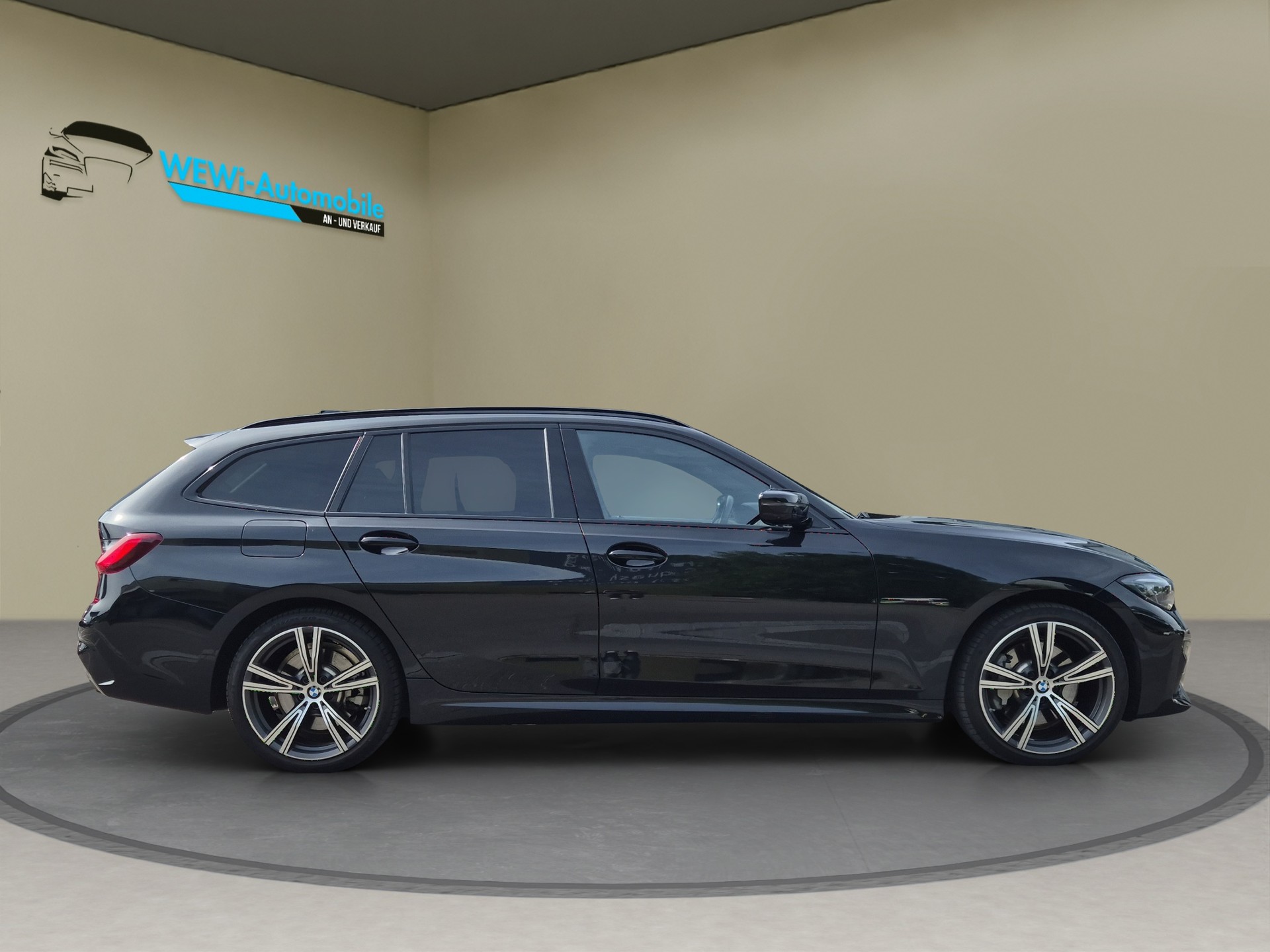 BMW 330e x DriveTouring M Sport Steptronic-image-5